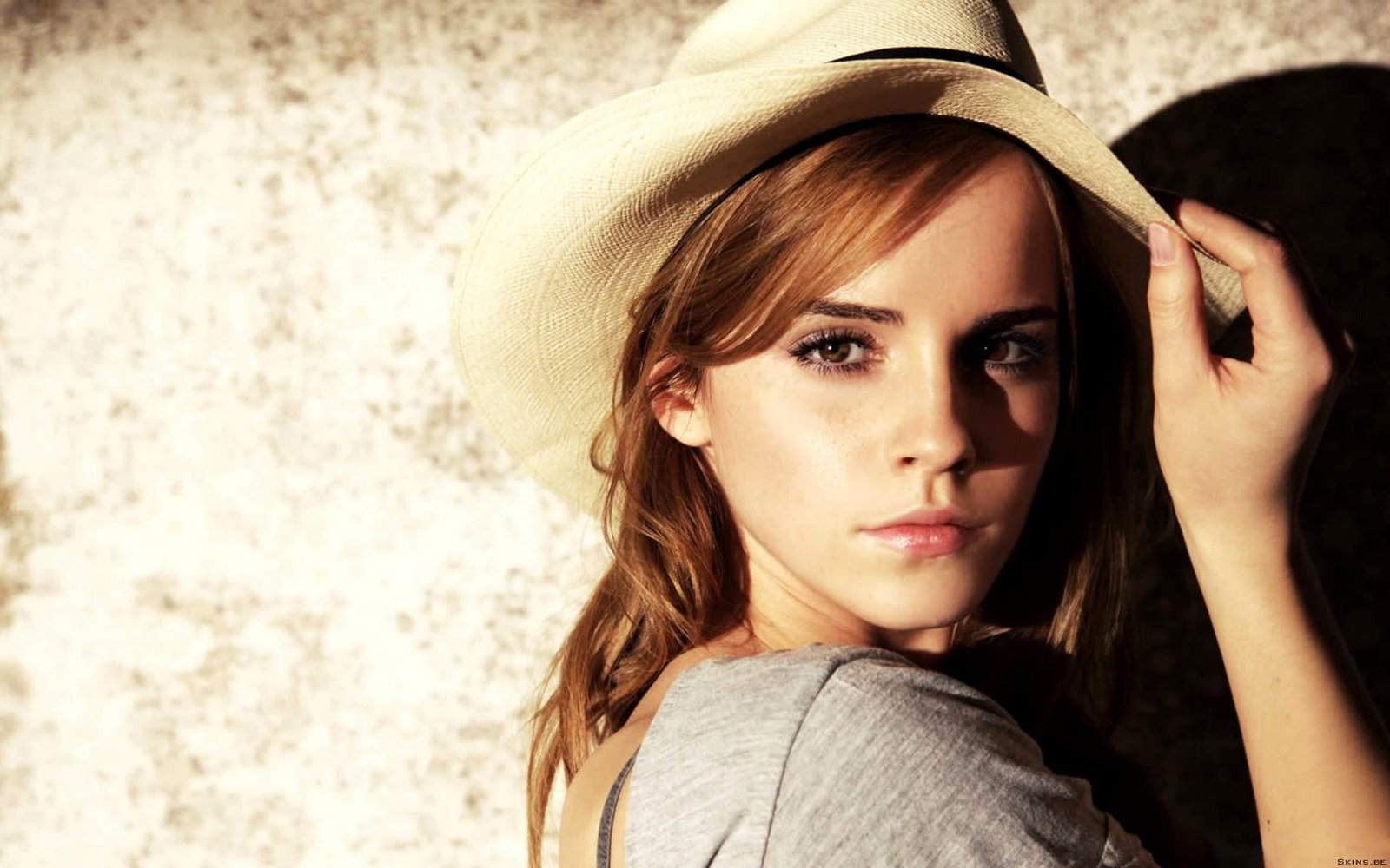 Emma Watson hat women actress looking at viewer portrait