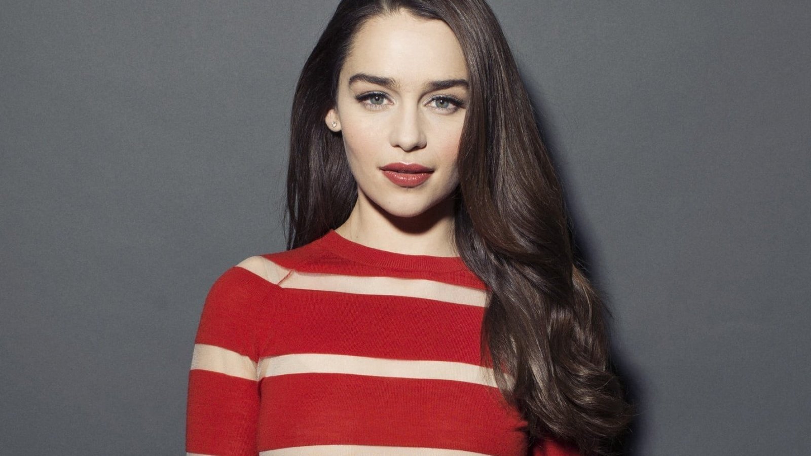 Emilia Clarke women looking at viewer actress mother of dragons 14