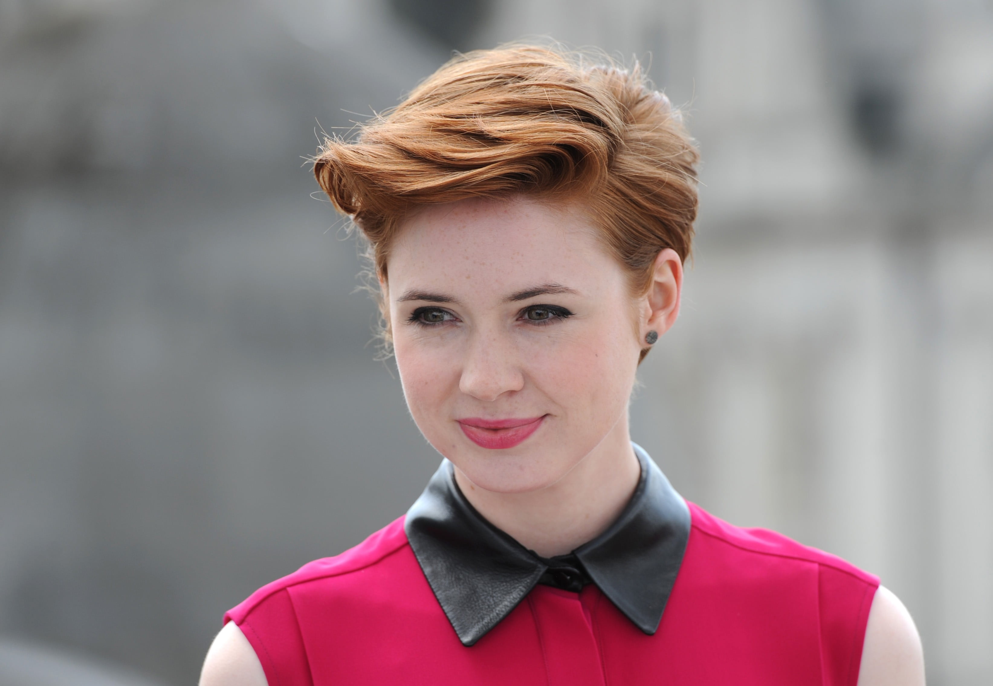 Karen Gillan women celebrity actress short hair portrait 2k