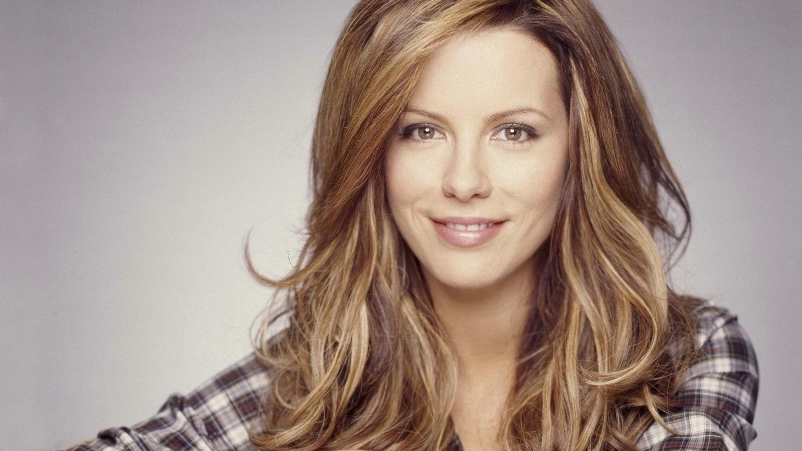 Kate Beckinsale blonde women face long hair simple background