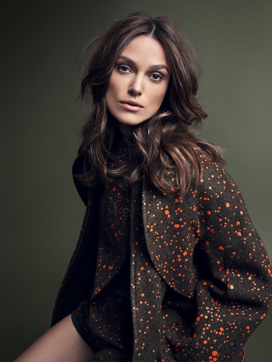 Keira Knightley women actress brunette portrait looking at viewer