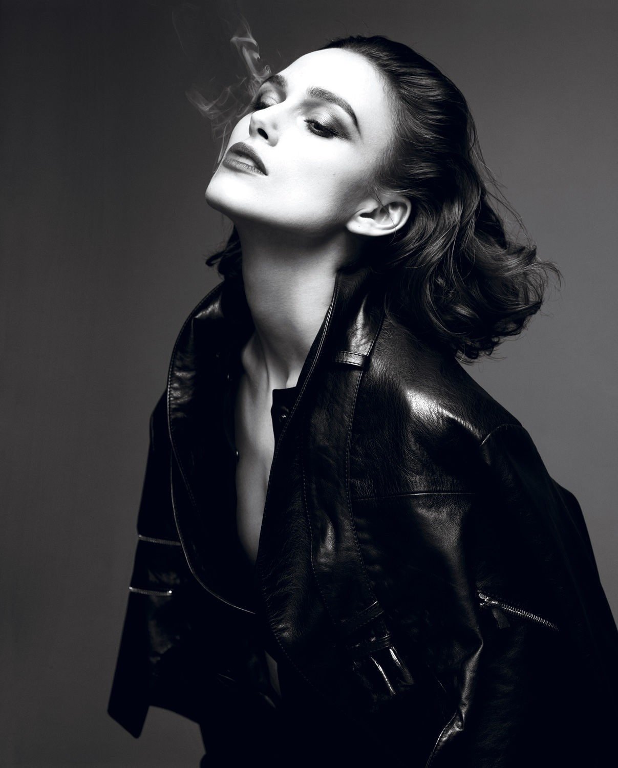 Keira Knightley women actress studio shot beautiful woman