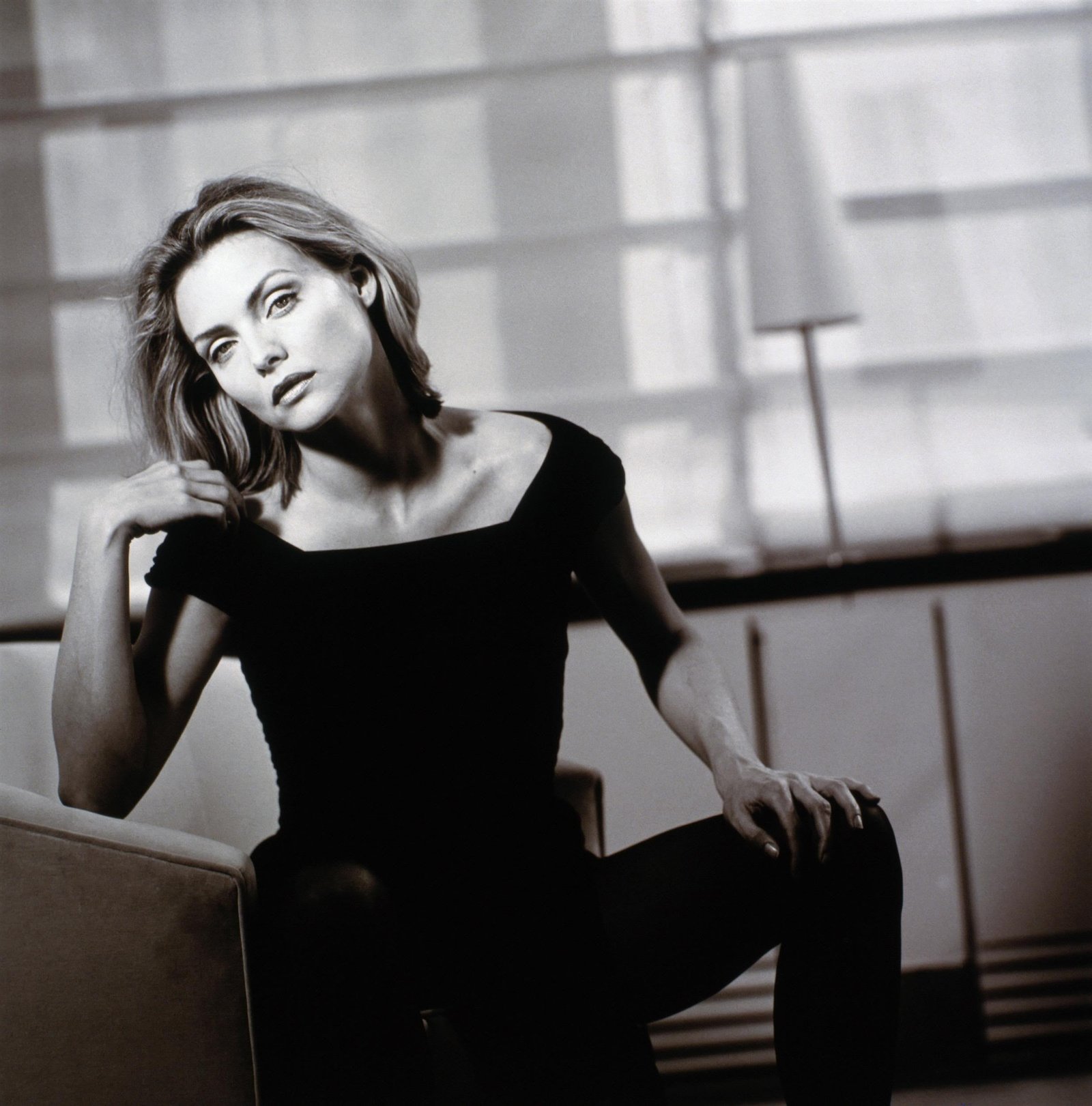 Michelle Pfeiffer actress women lamp monochrome beauty 2k