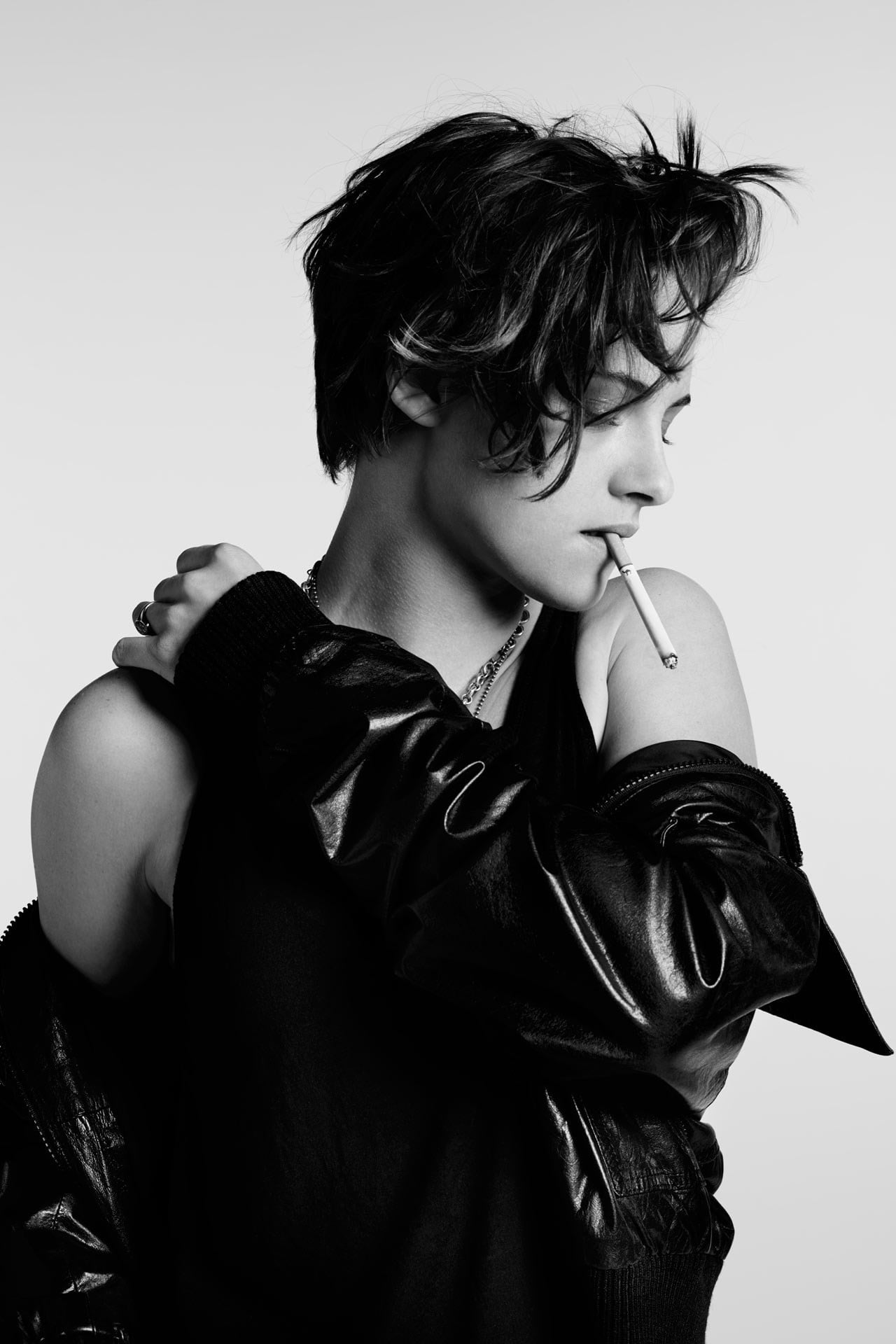 Kristen Stewart women actress young adult one person studio shot