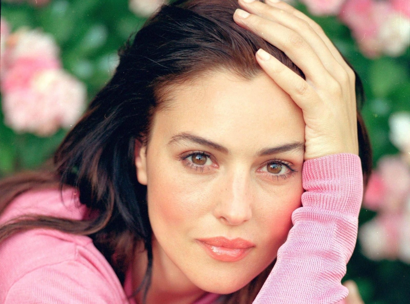 Monica Bellucci women portrait actress brunette hazel eyes