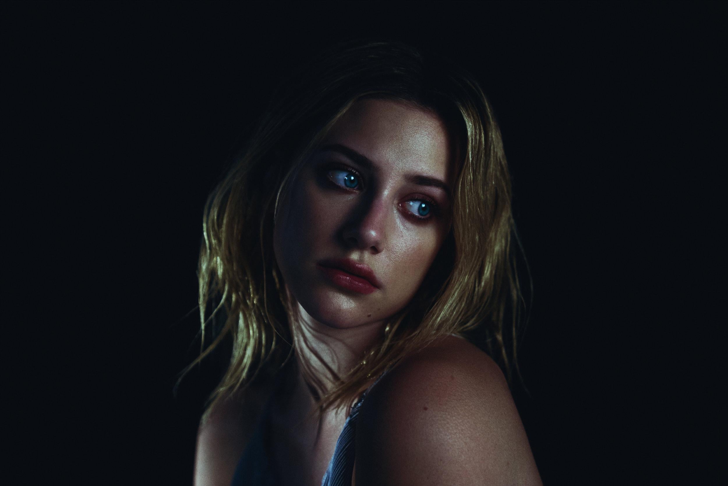 Lili Reinhart women actress blue eyes blonde dark background 2k