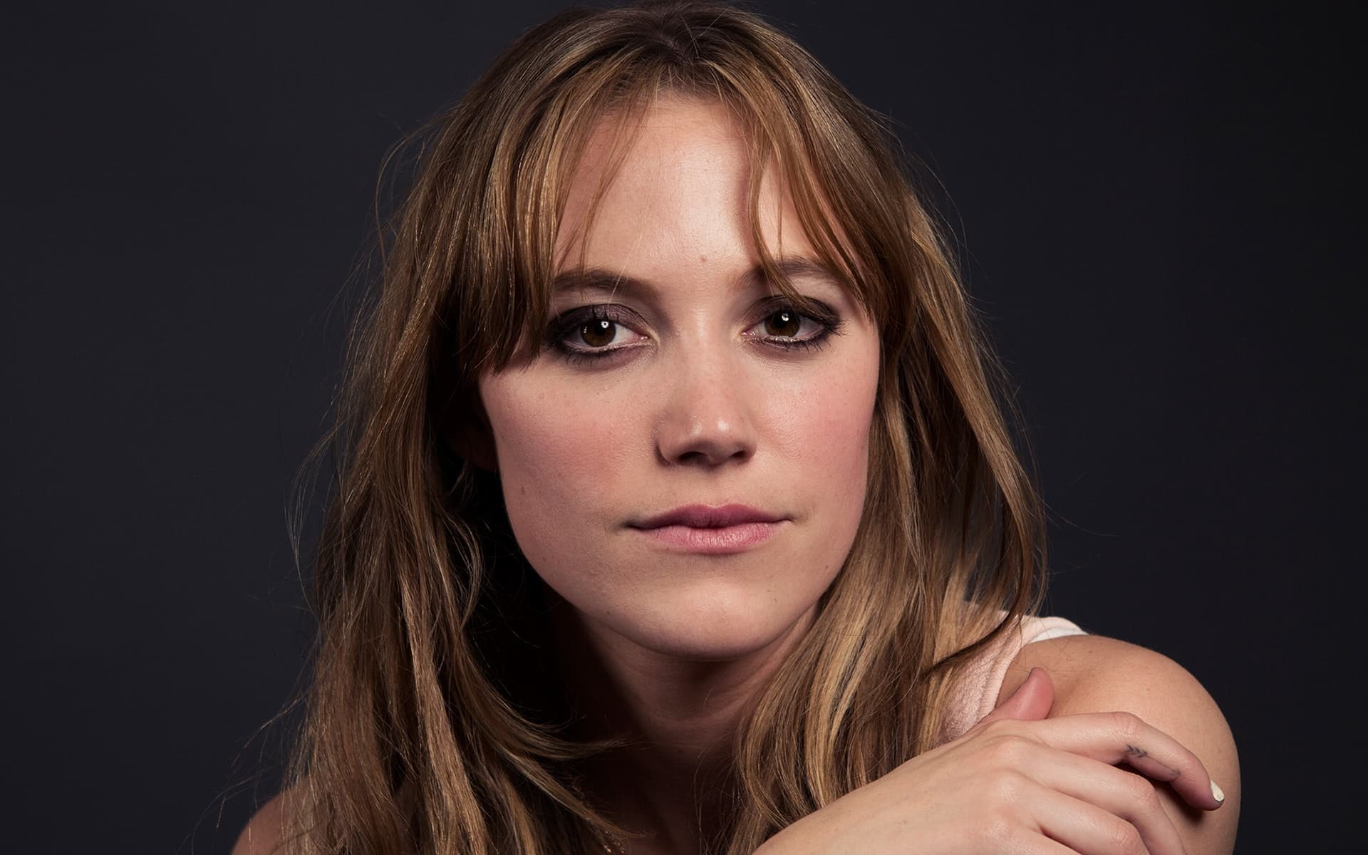 Maika Monroe actress women brown eyes brunette closeup