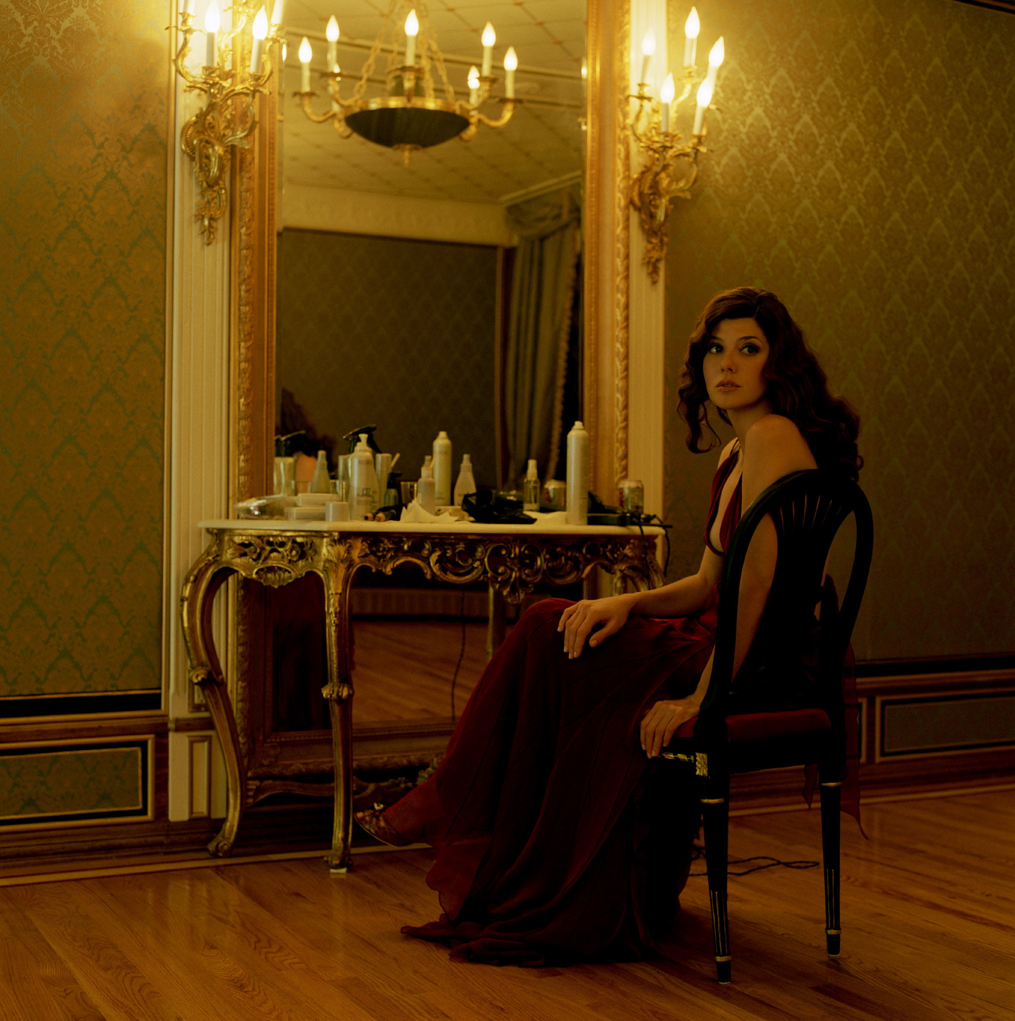 Marisa Tomei actress women candles mirror looking into the distance 2k