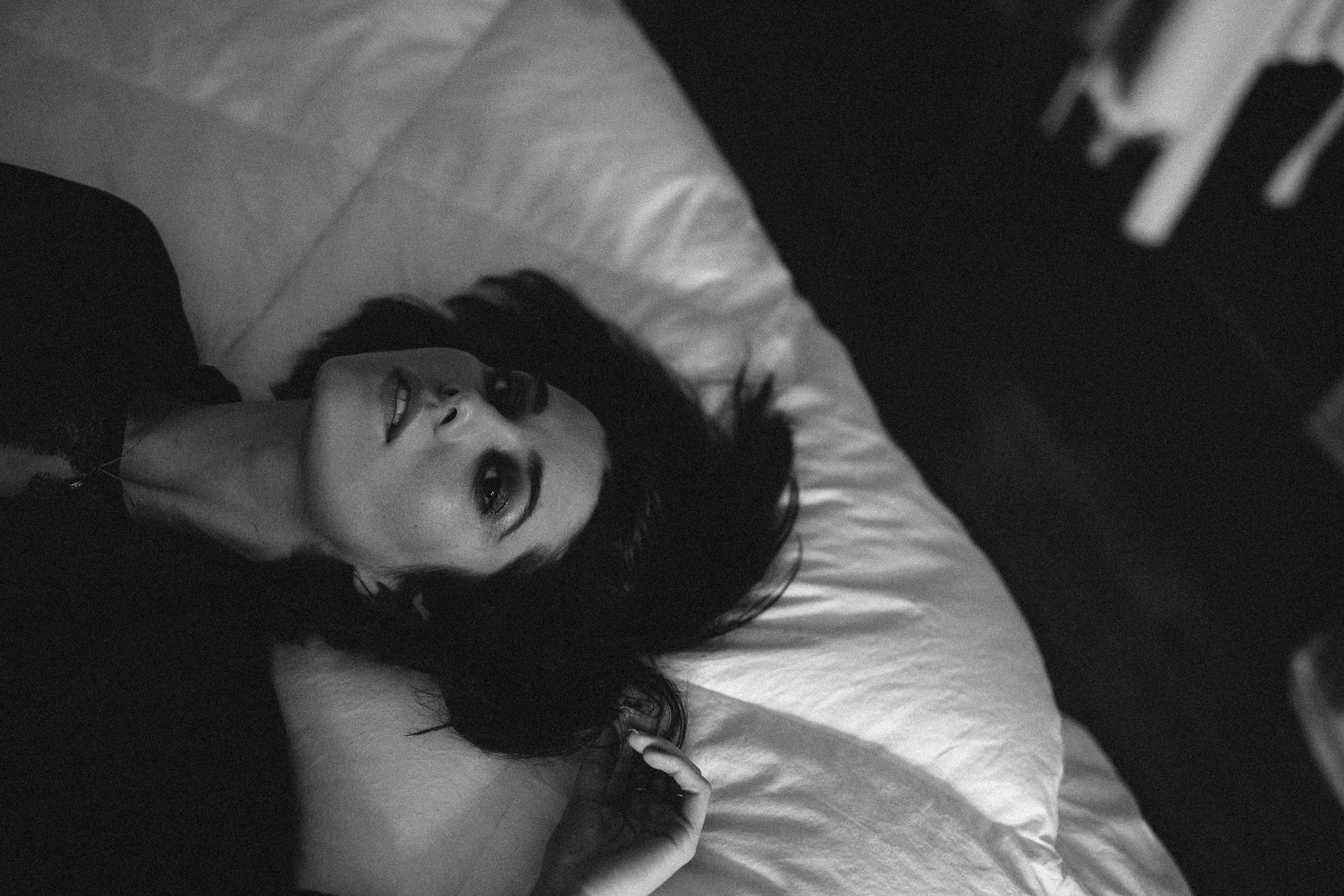 Mary Elizabeth Winstead monochrome celebrity actress looking at viewer 2k