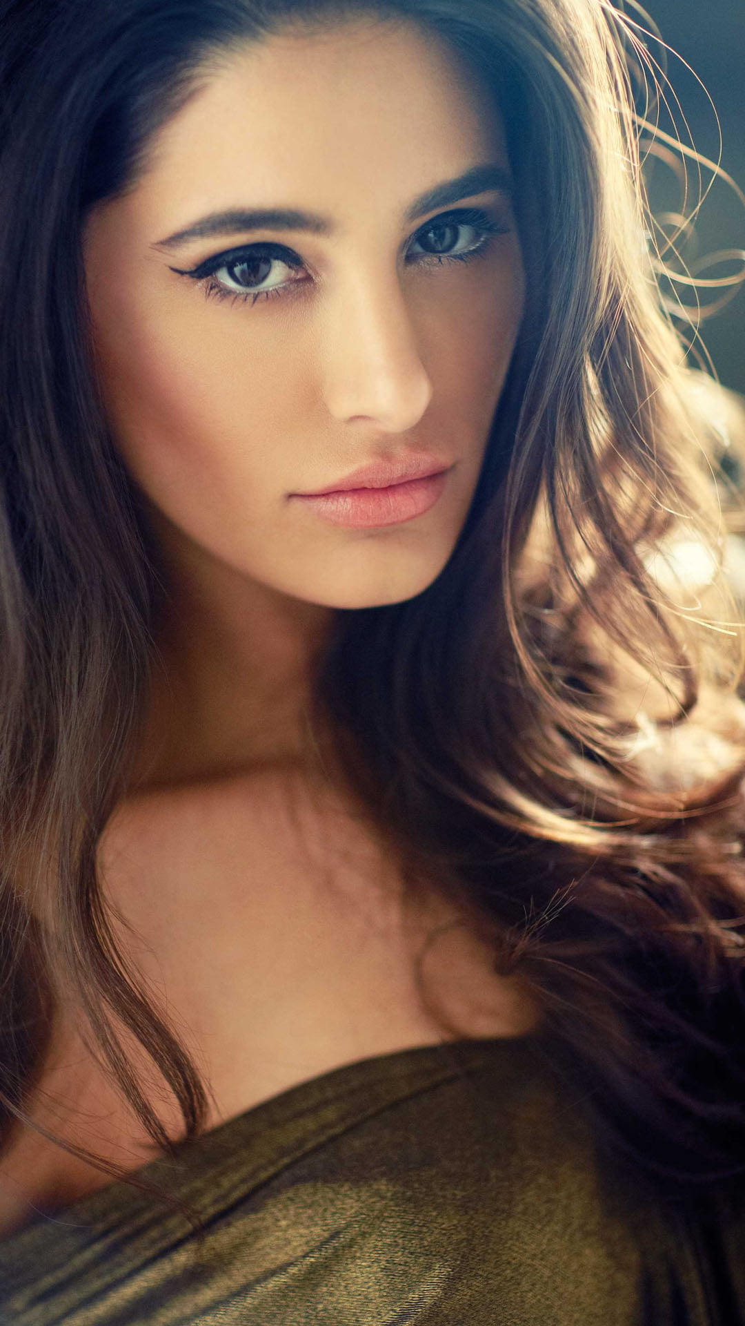 Pretty Nargis Fakhri women's green top Female Celebrities bollywood