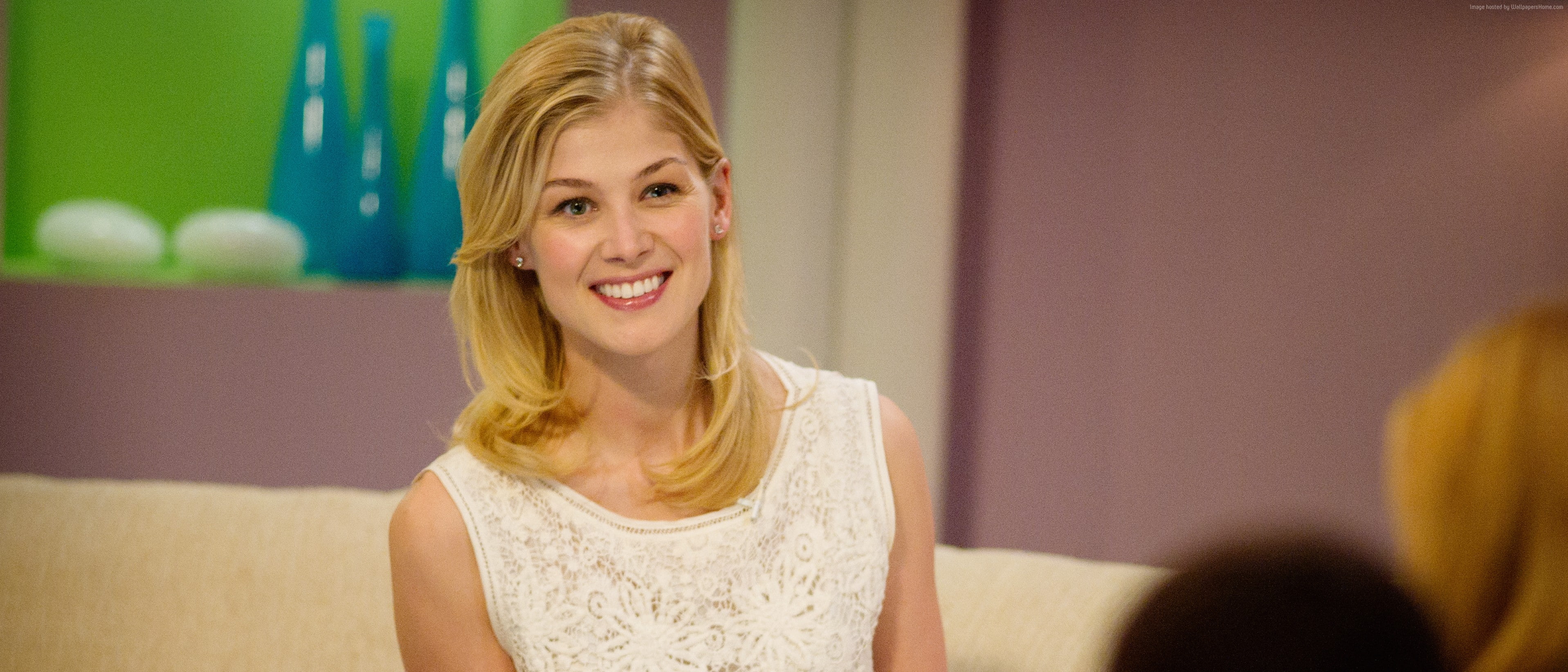 Rosamund Pike Most Popular Celebs actress blonde smiling 2k
