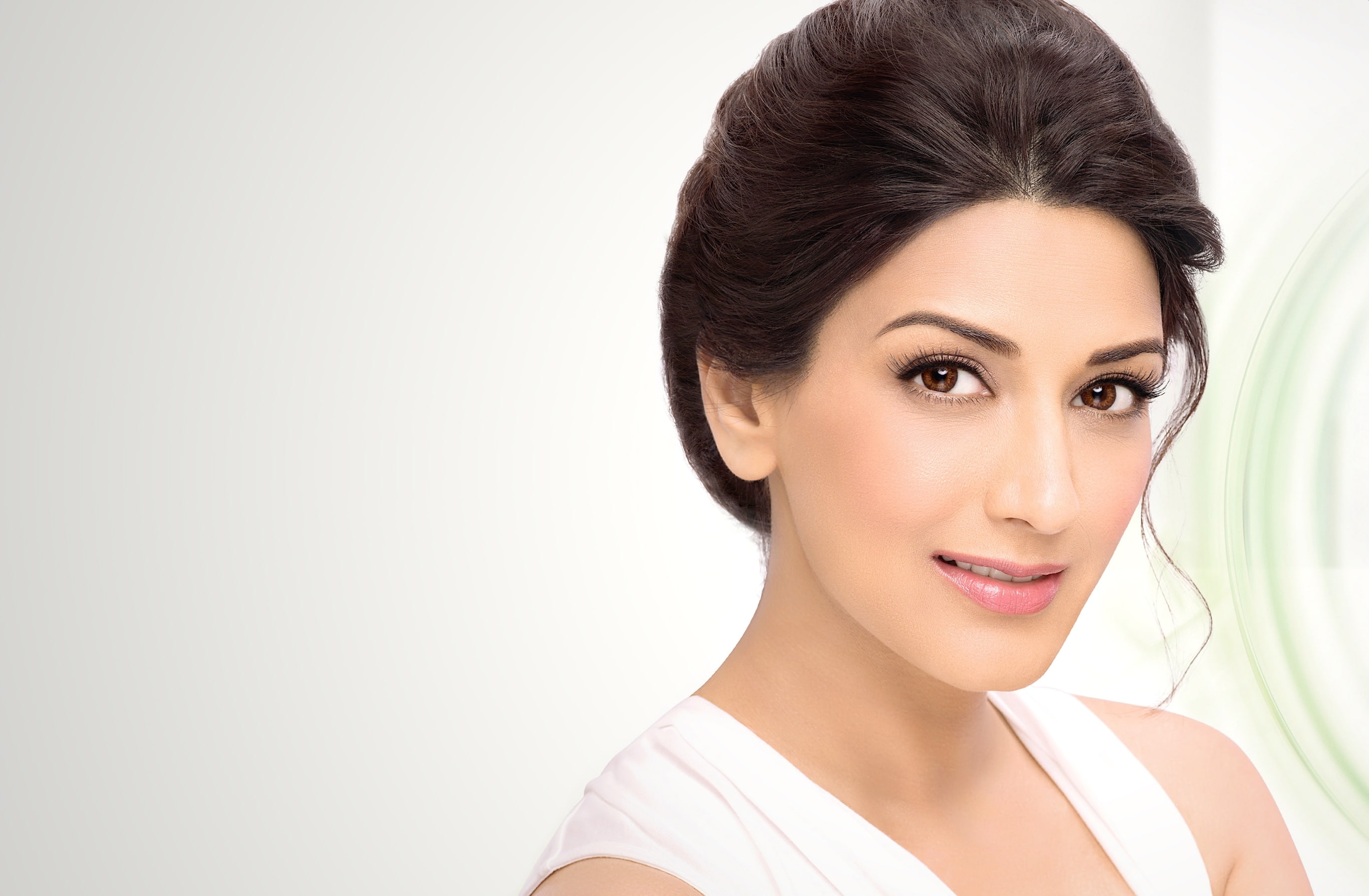 sonali bendre actress pink lipstick face portrait Girls 2k