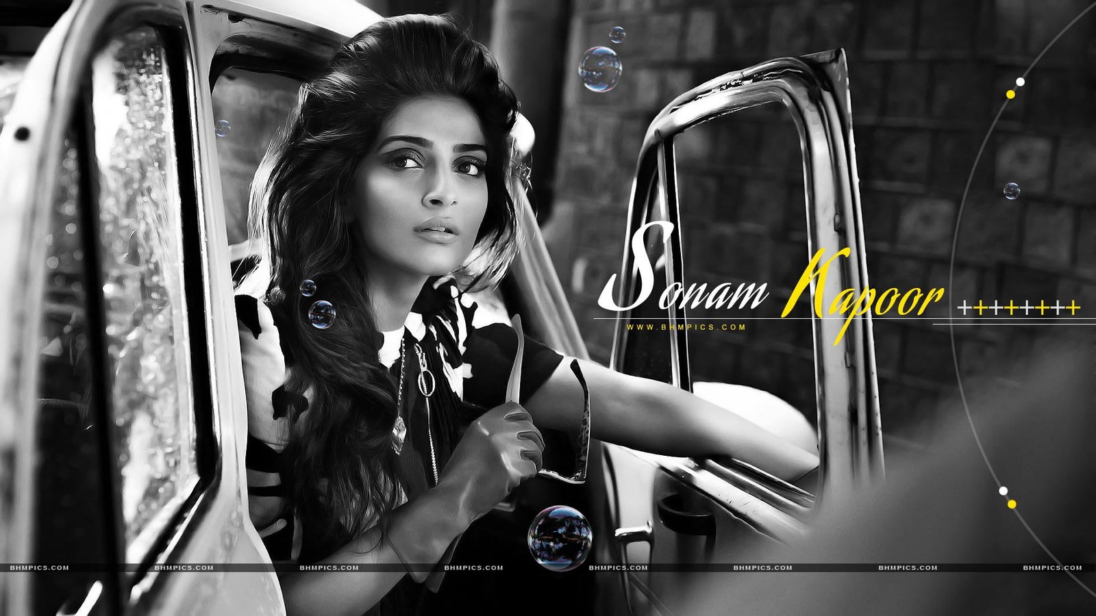 Sonam Kapoor Hold Sunglasses female celebrities bollywood actress