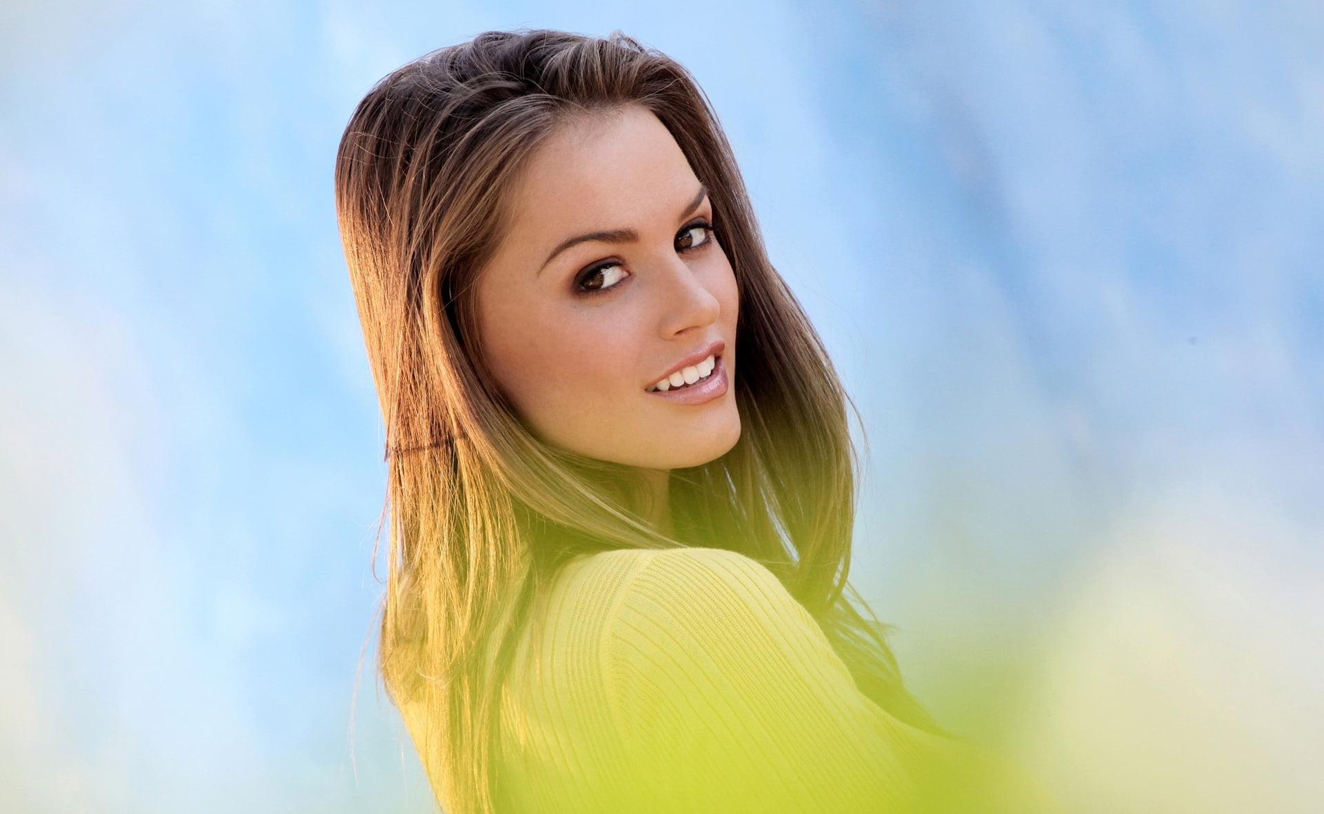 Tori Black women's white top Female celebrities actress model