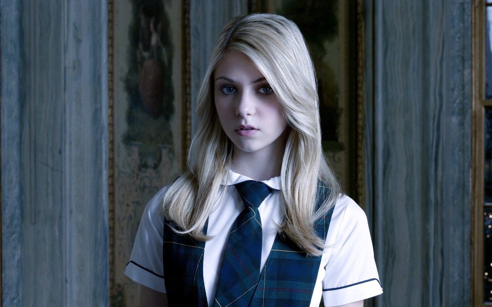 women face blonde schoolgirl uniform looking at viewer 2k