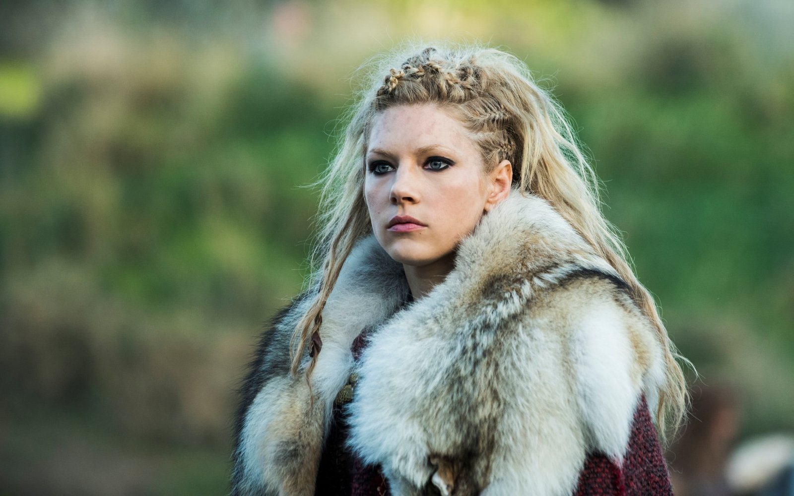 women's beige coat blonde Katheryn Winnick actress model 2k
