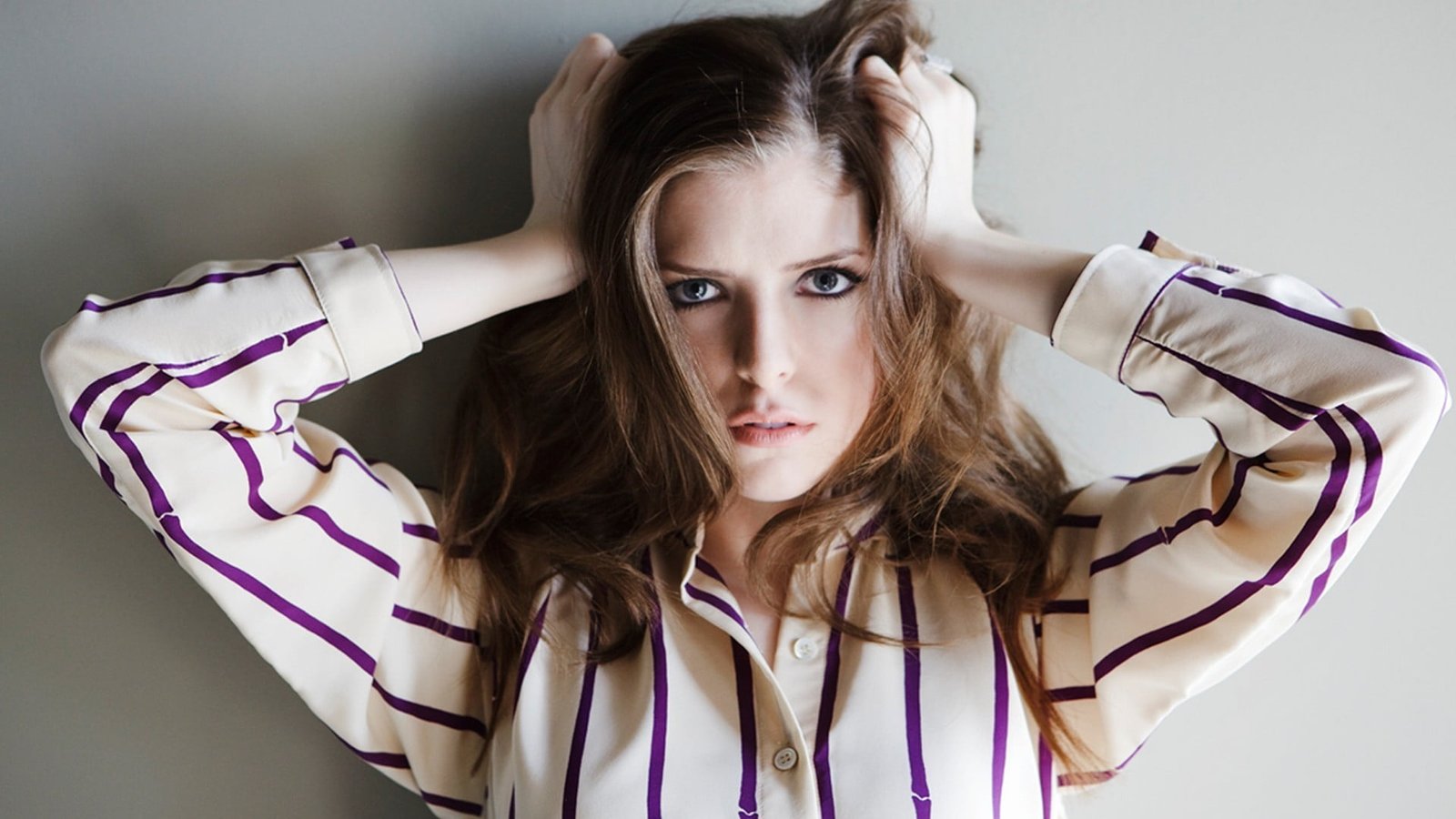 women's white and purple dress shirt Anna Kendrick brunette