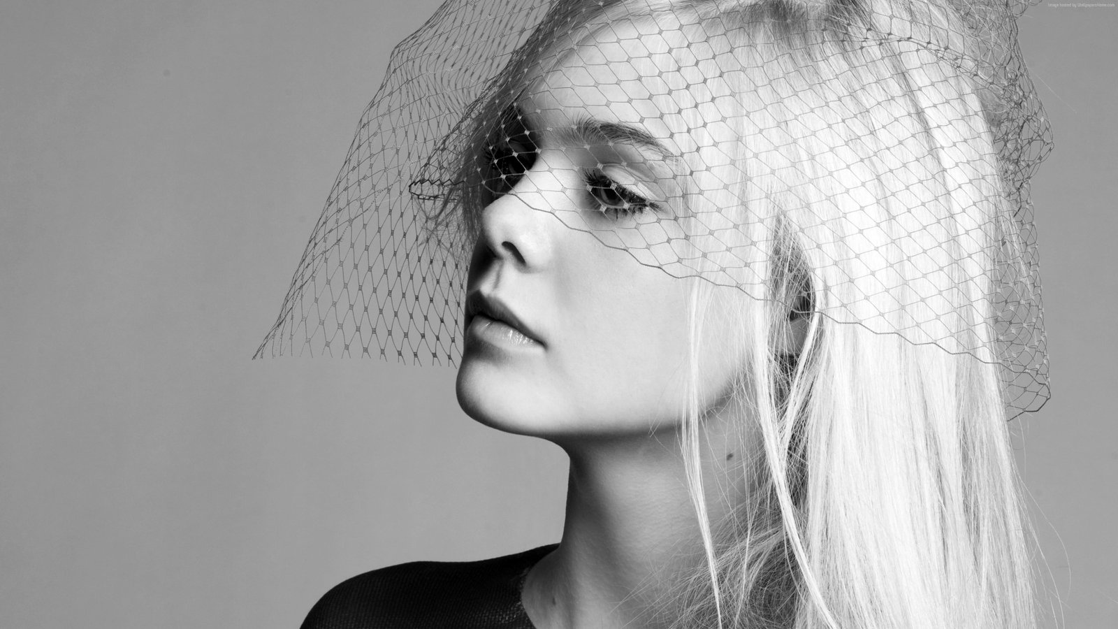 women's white scoop neck shirt celebrity actress Elle Fanning 2k