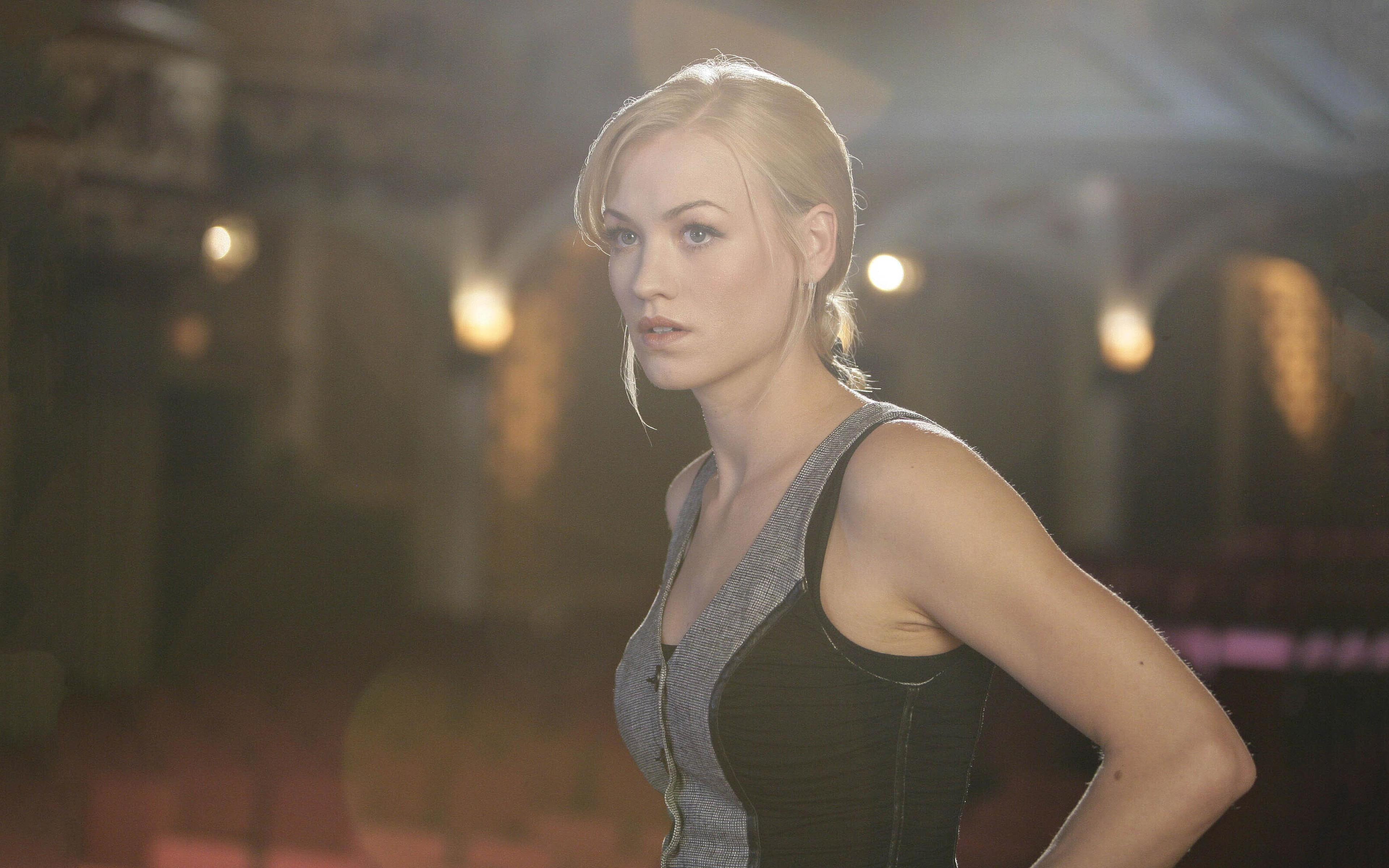 Yvonne Strahovski Hot Australian Actress 2k