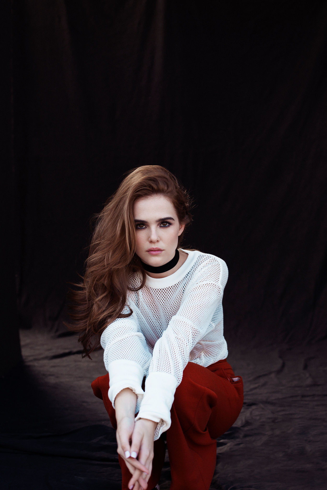 Zoey Deutch brunette celebrity looking at viewer actress 39