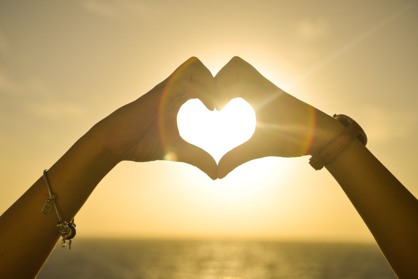 Love heart Sunrise Hands 2k 4k 5k 8k