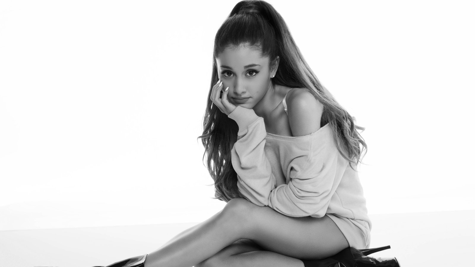 Ariana Grande monochrome women sitting hairstyle long hair 2k 4k 5k 8k