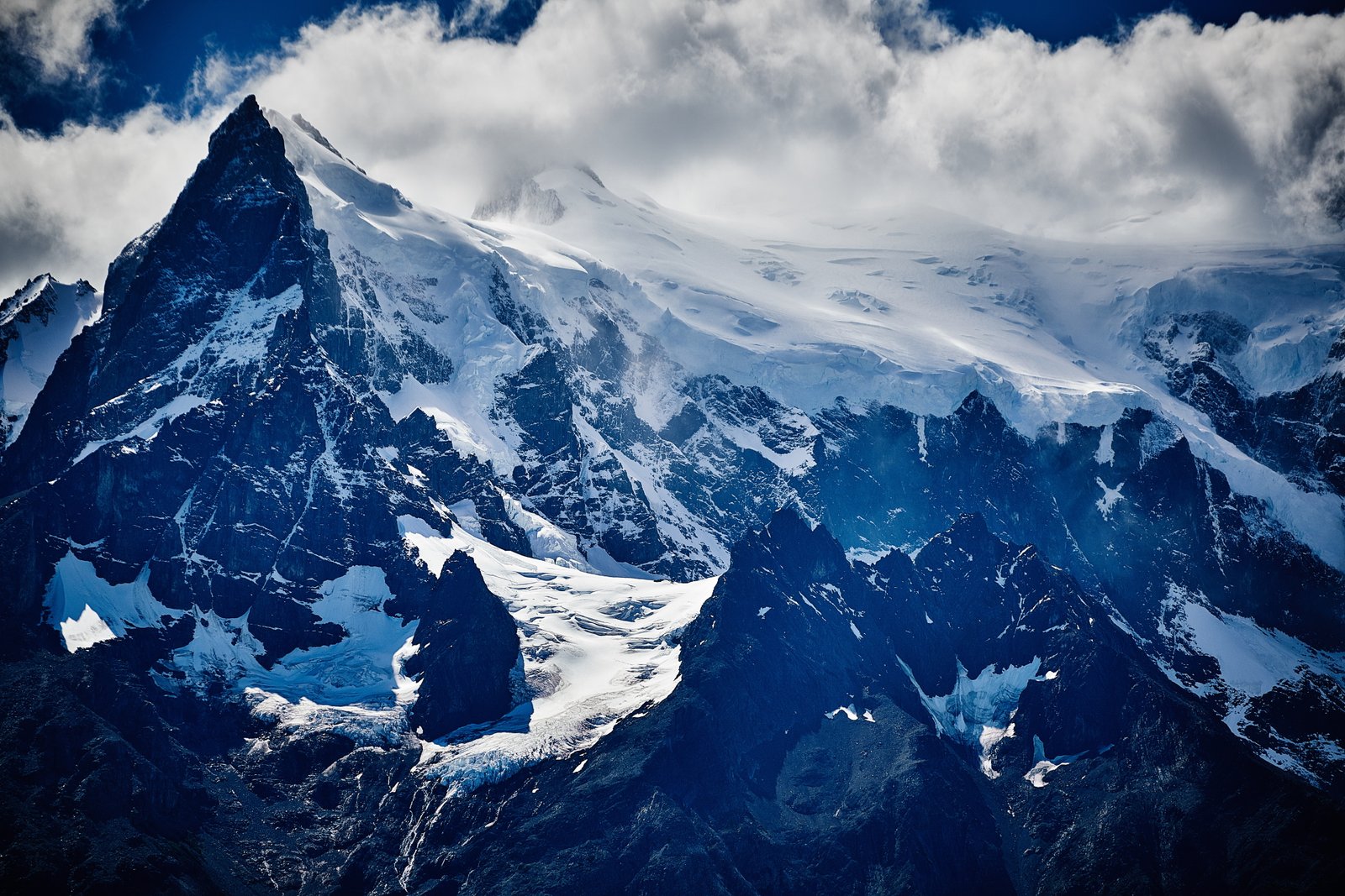 Cordillera Paine Snow mountains Chile 2k 4k 5k 8k