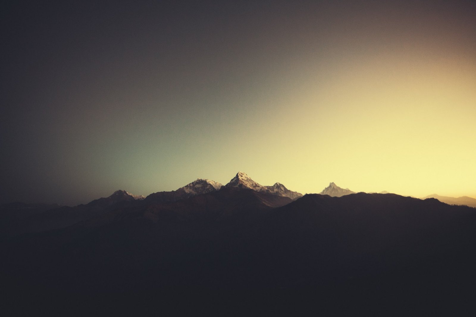 sunlight nature annapurna Himalayas landscape mountains 2k