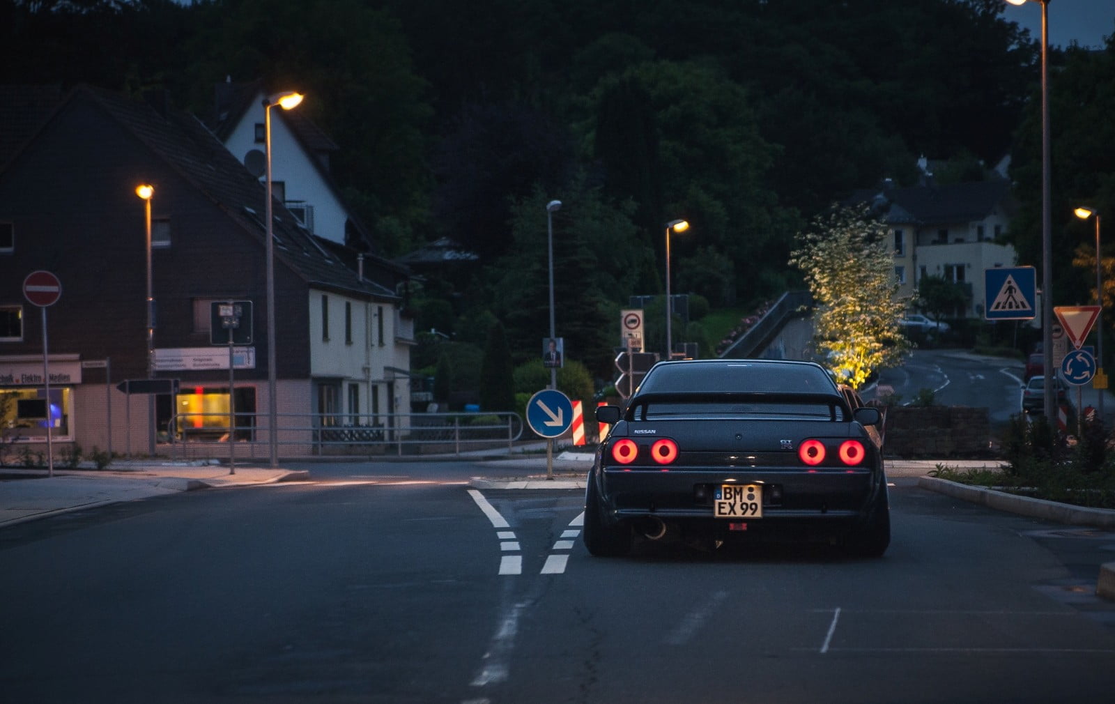 black vehicle Nissan skyline Skyline GT R 2k