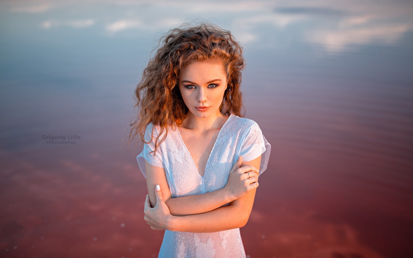 Alina Zaslavskaya women model portrait curly hair looking at viewer 2k