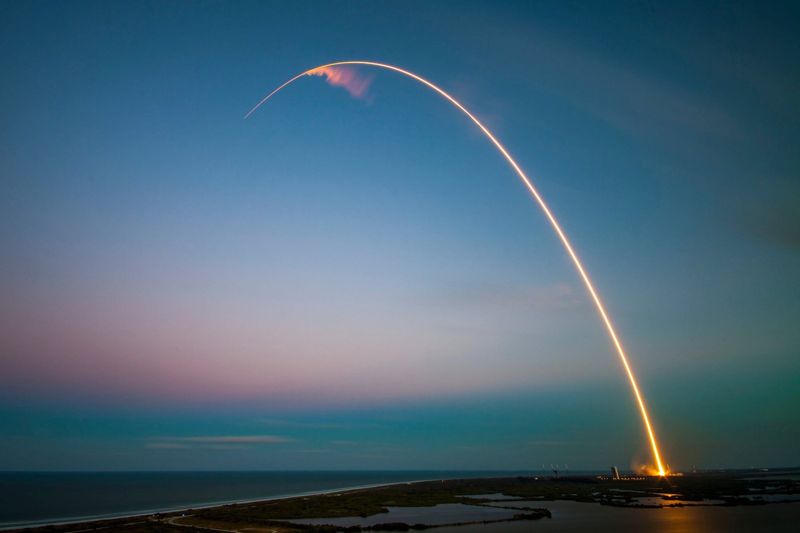 SpaceX rocket Falcon 9 long exposure sky water beauty in nature 2k