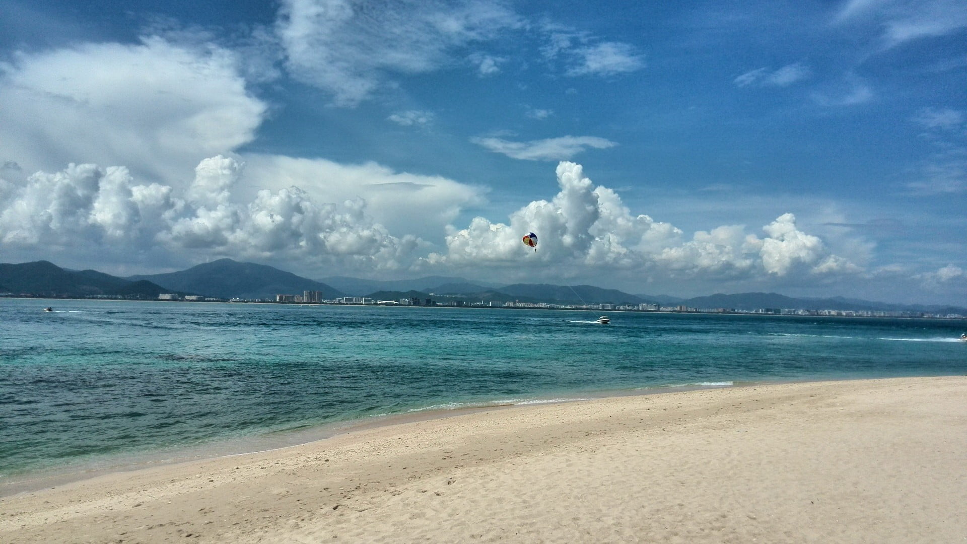 closeup photo of seashore beach sky land water cloud 2k