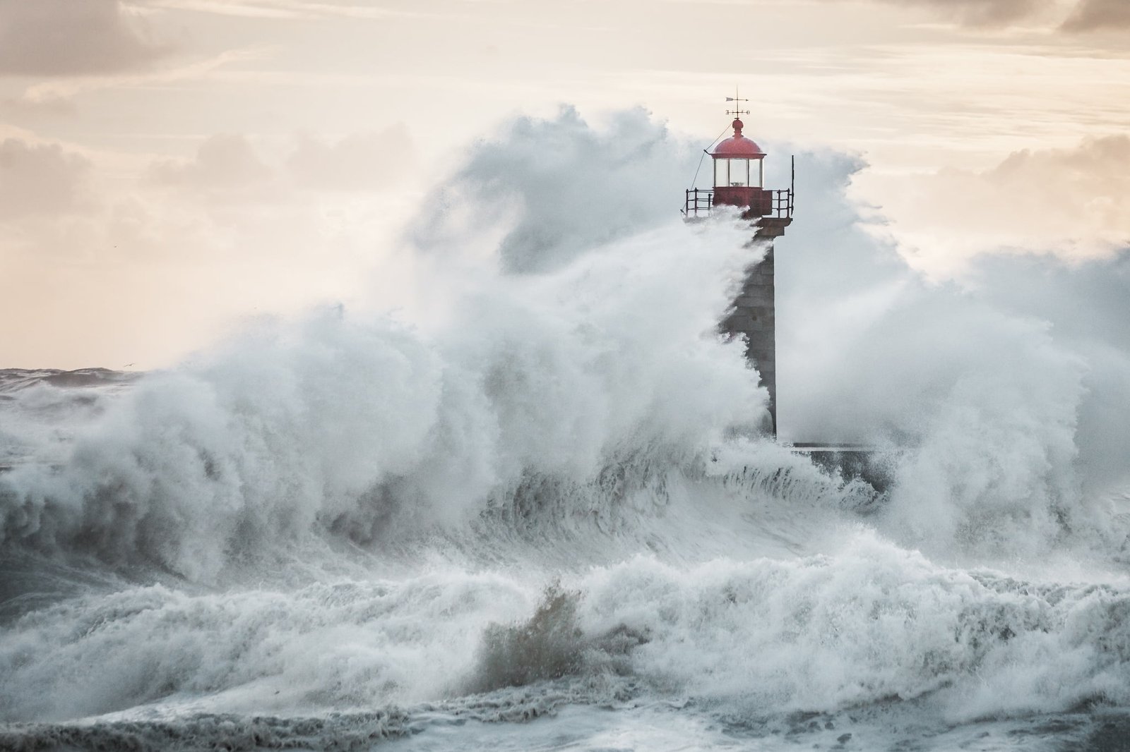 gray housetower wave squirt storm lighthouse sea beacon 2k