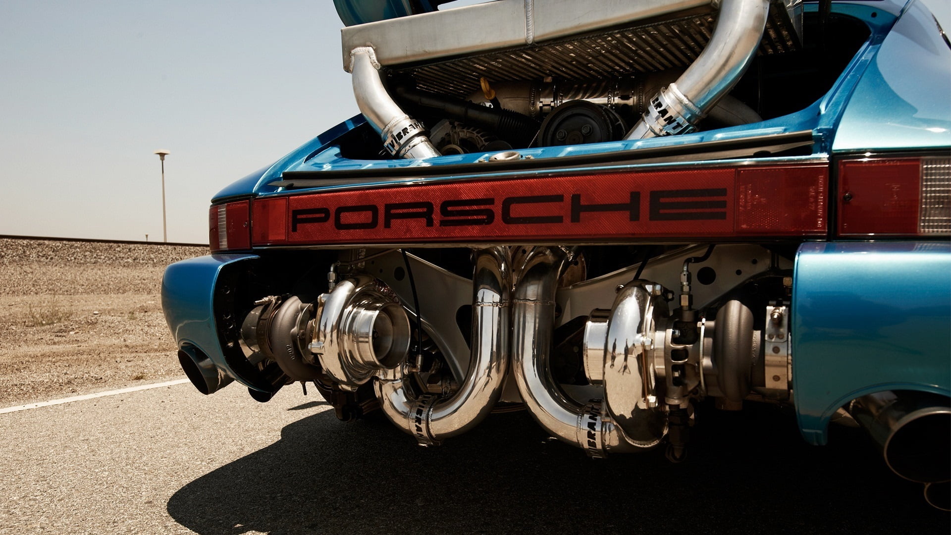 blue Porsche sports car engine engines rear view 2k