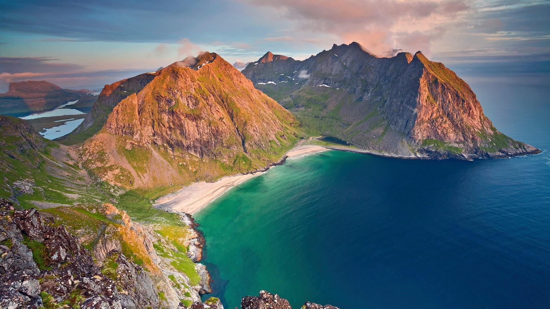 highland sunset kvalvika beach norway lofoten 2k