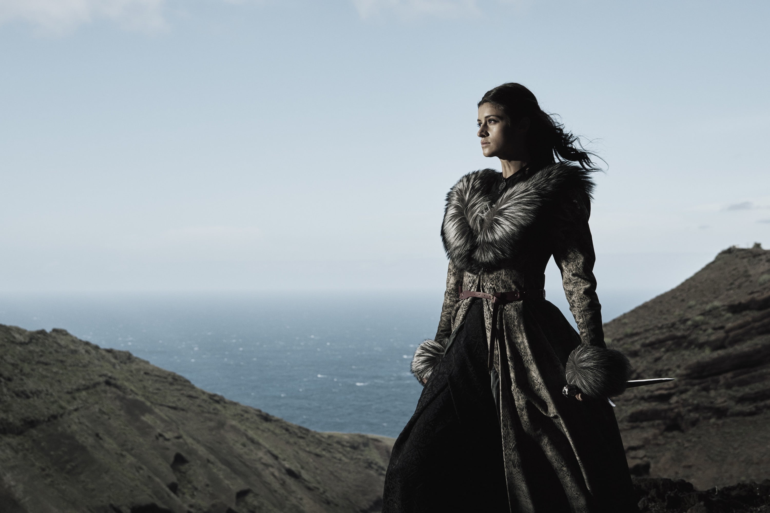 look pose dagger the series The Witcher Netflix Yennefer 2k