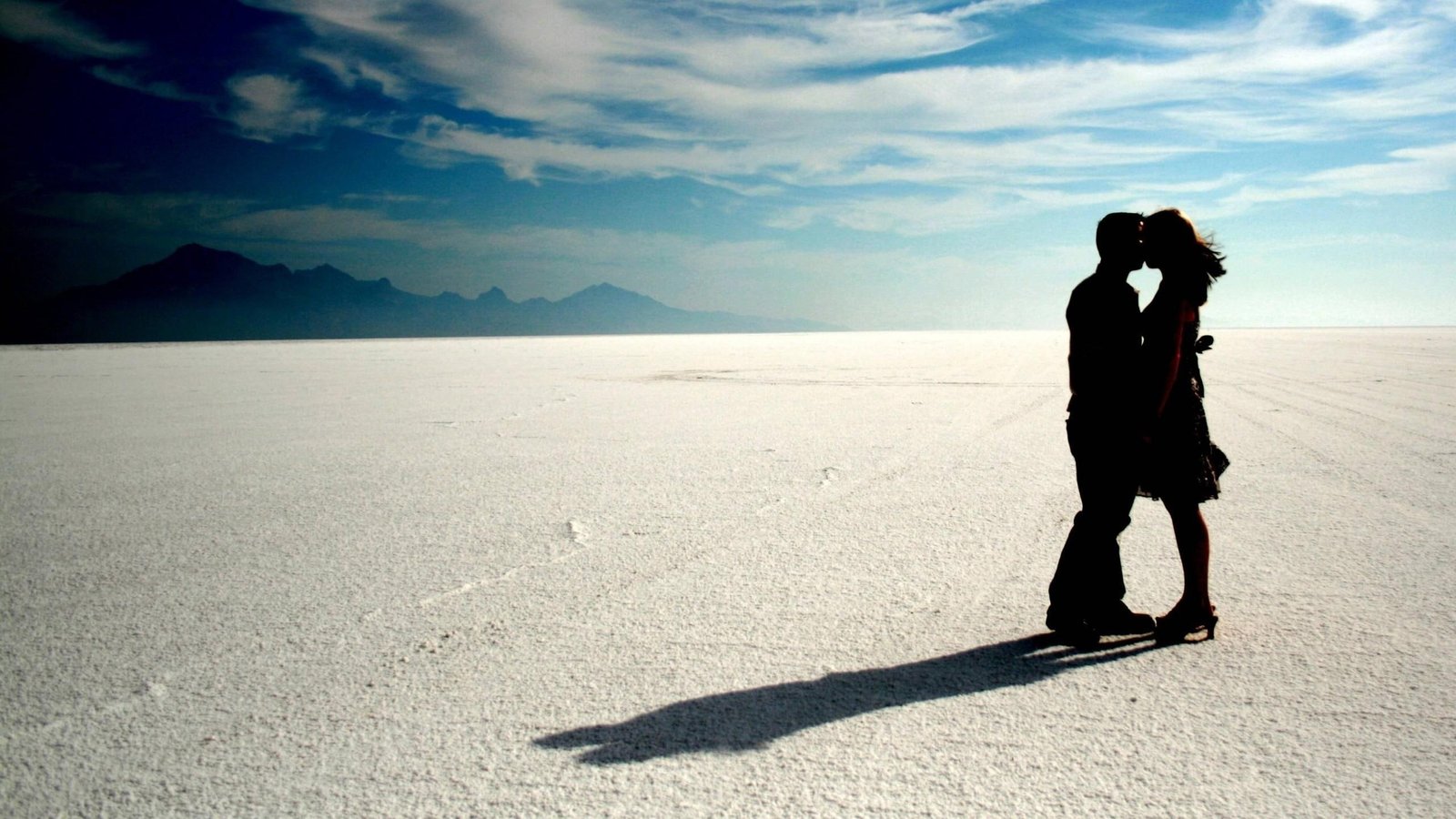 Love Beach Desert Couple beaches deserts 2k