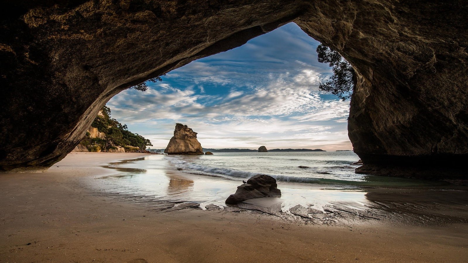 brown cave cathedral cove New Zealand water rock object 2k