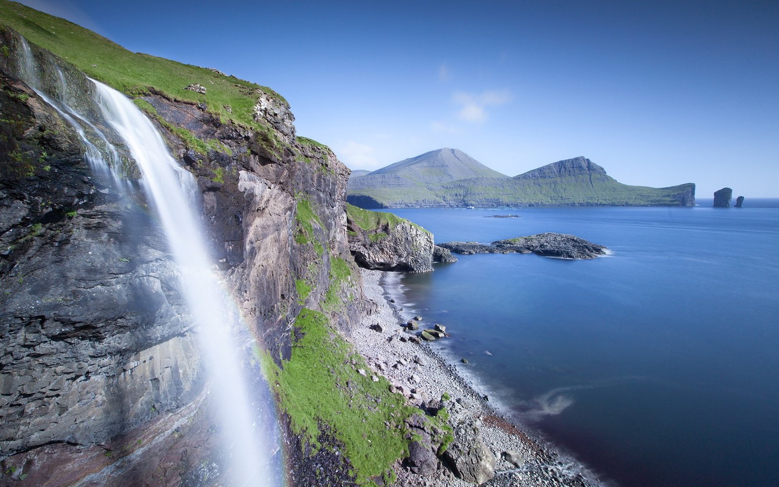 waterfall beach mountains Faroe Islands coast nature scenics 2k