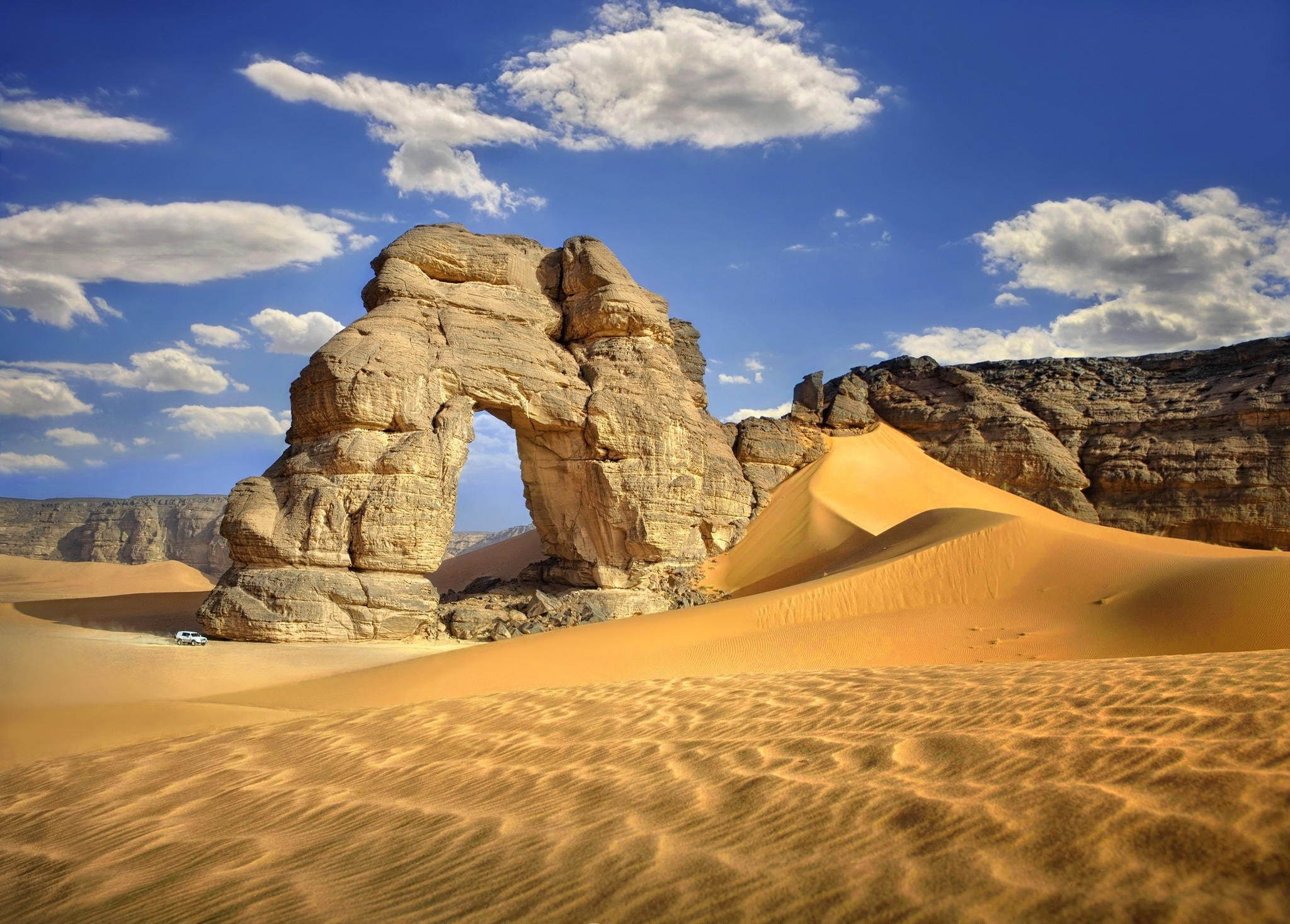 nature landscape desert arch Sahara Libya sand 2k