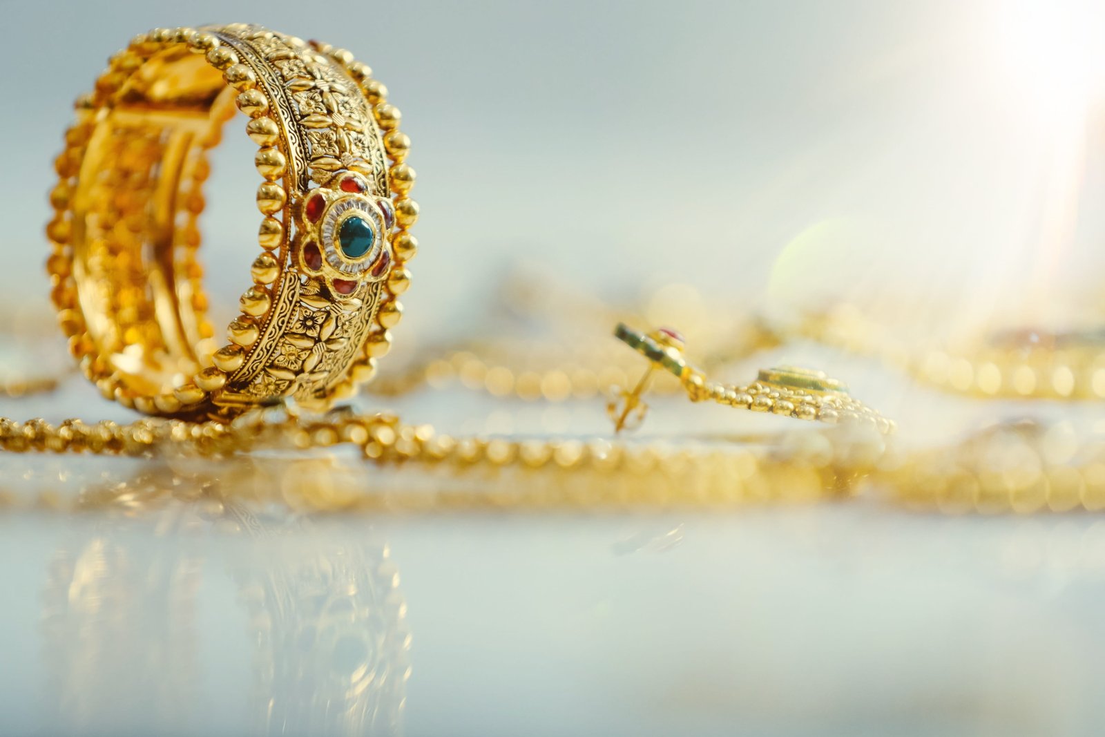 jewellery gold wedding indian bangel colored close up 2k 4k