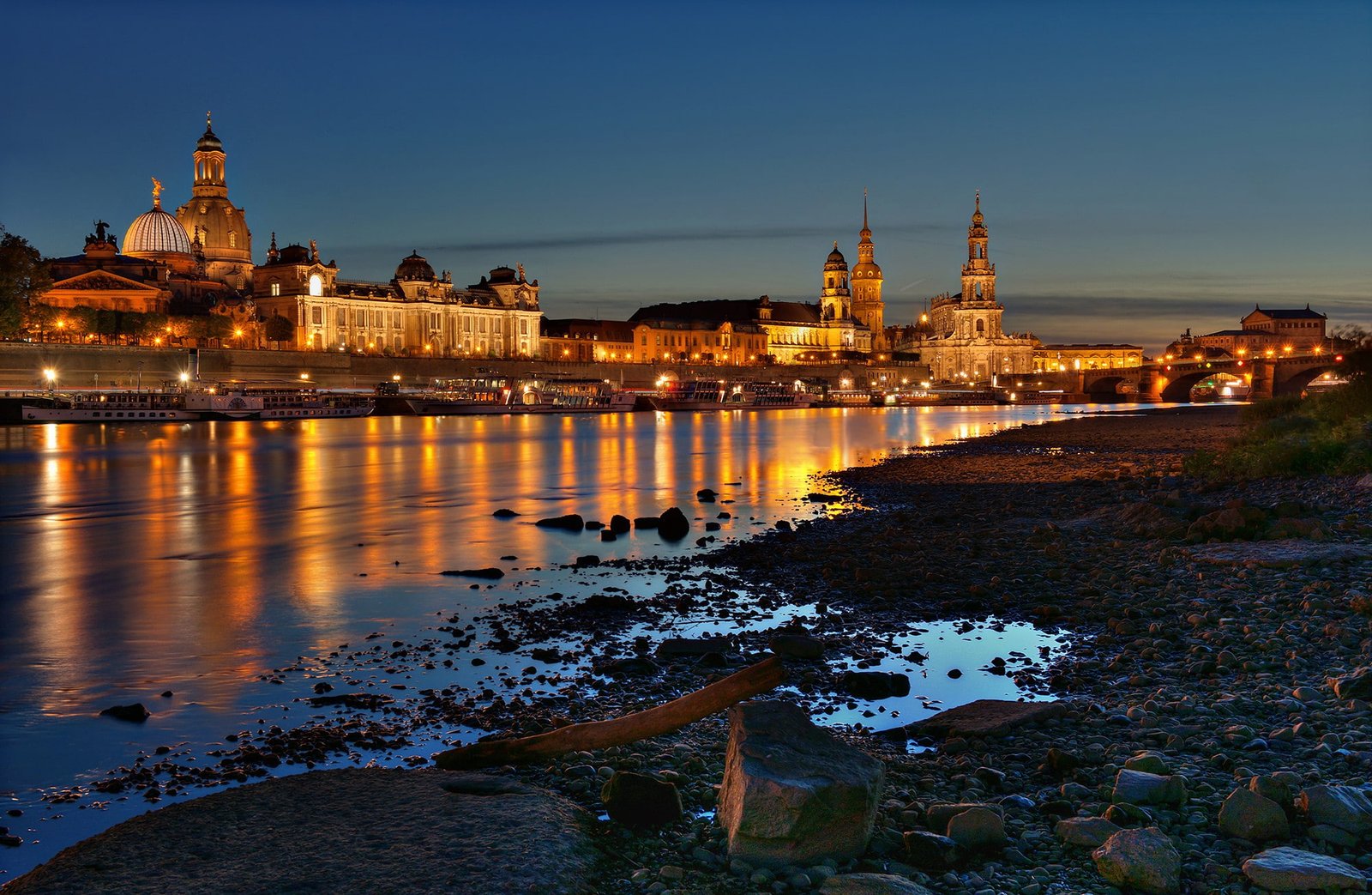 Dresden Deutschland germany city houses Buildings river Elbe 2k