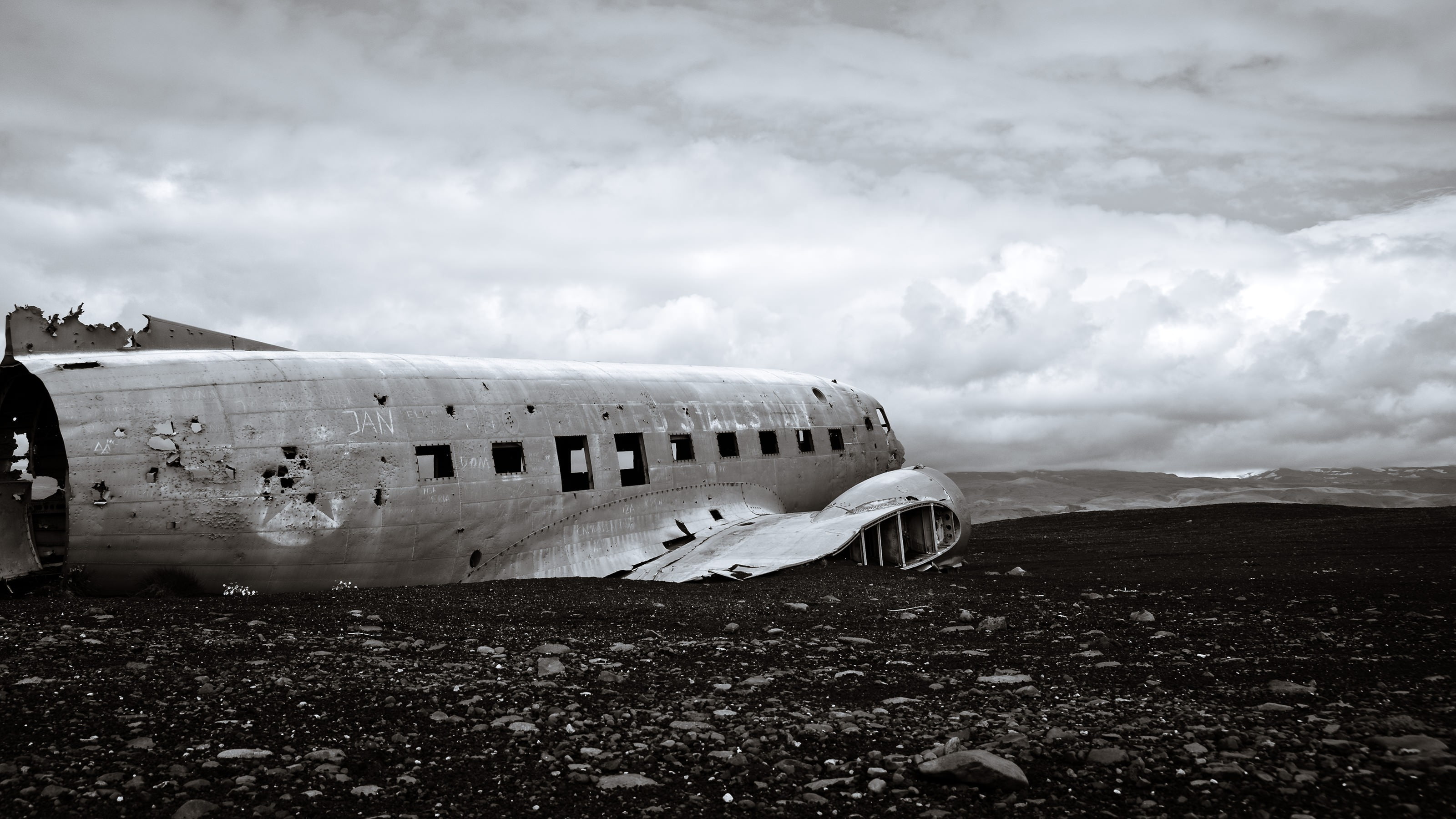 airplane beach Iceland wreck 2k