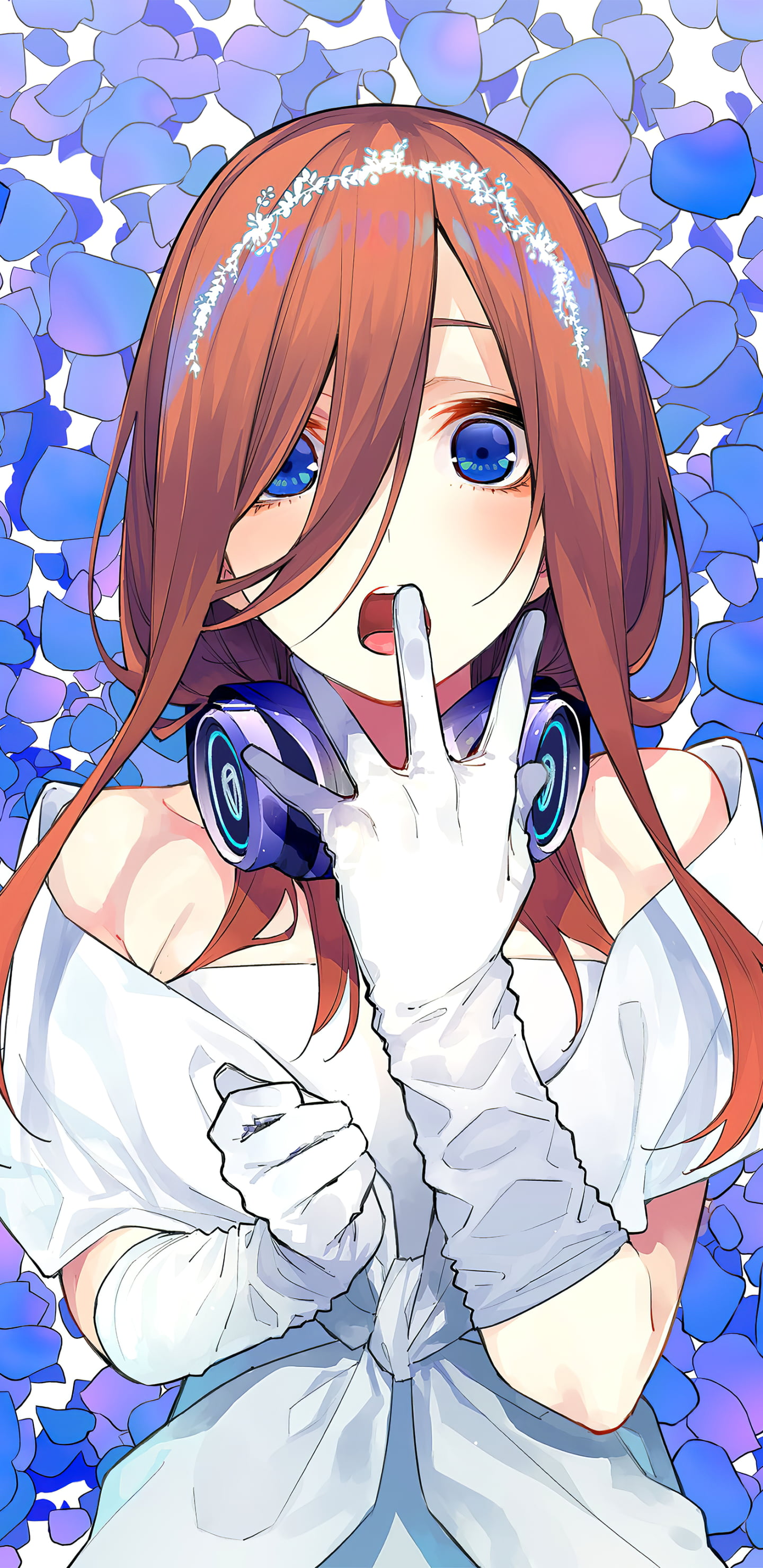 anime 5 toubun no Hanayome girls Nakano Miku headphones