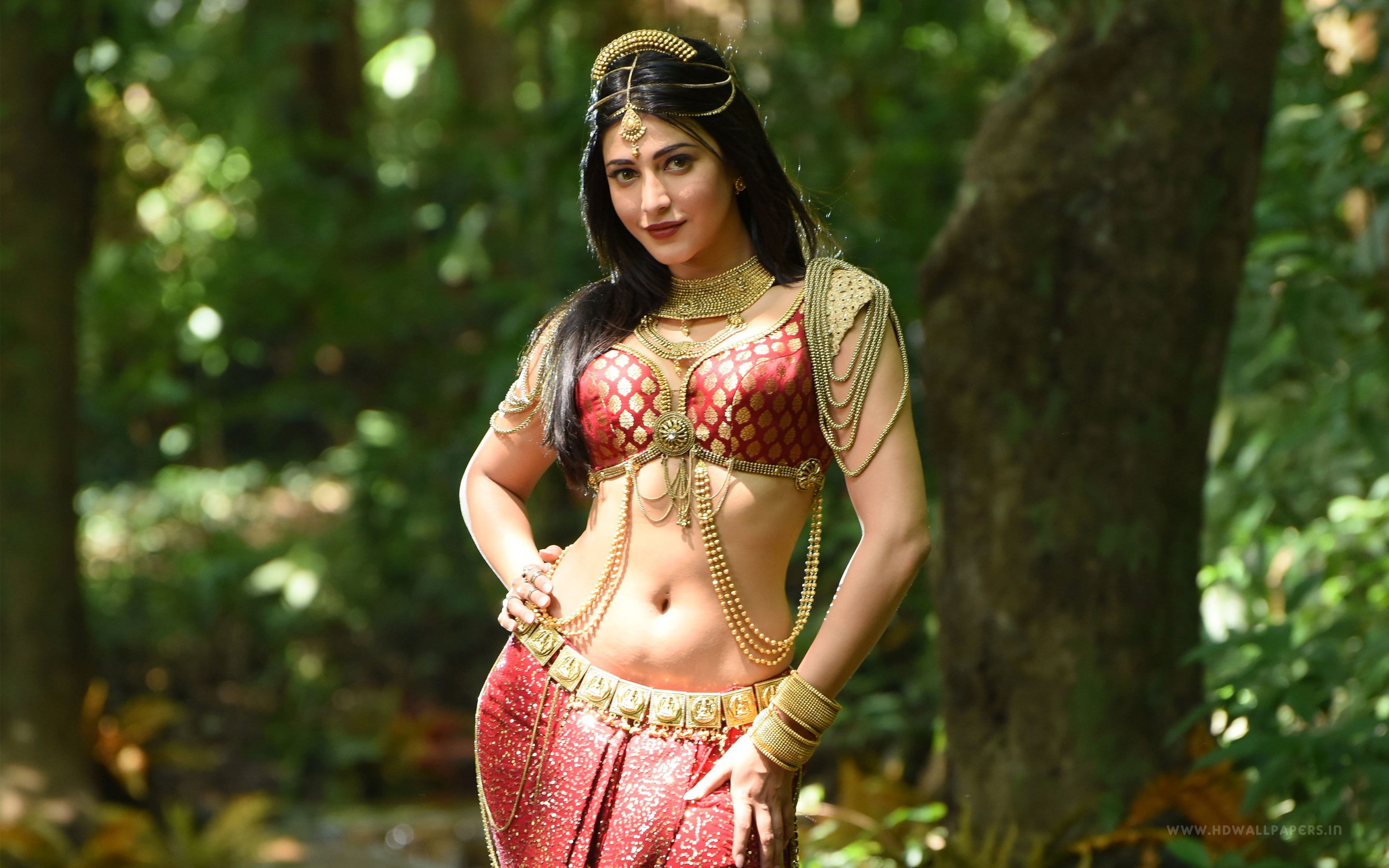 Tamil Actress Shruti Haasan tree focus on foreground plant 2k