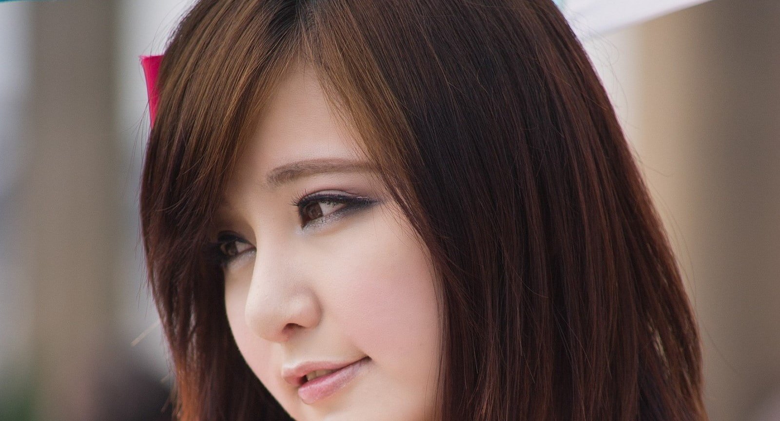 Asian Korean model Ryu Ji Hye headshot brown hair one person 2k