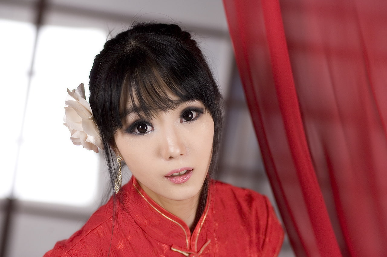 Cheongsam Chinese dress red Asian women model Korean