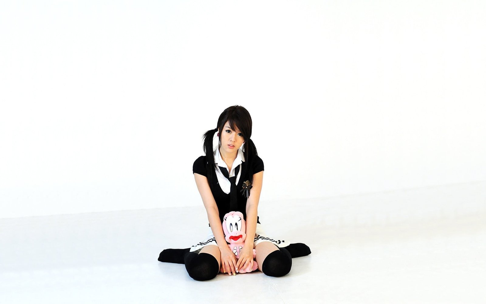 Hwang Mi Hee Asian Korean school uniform simple background 2k