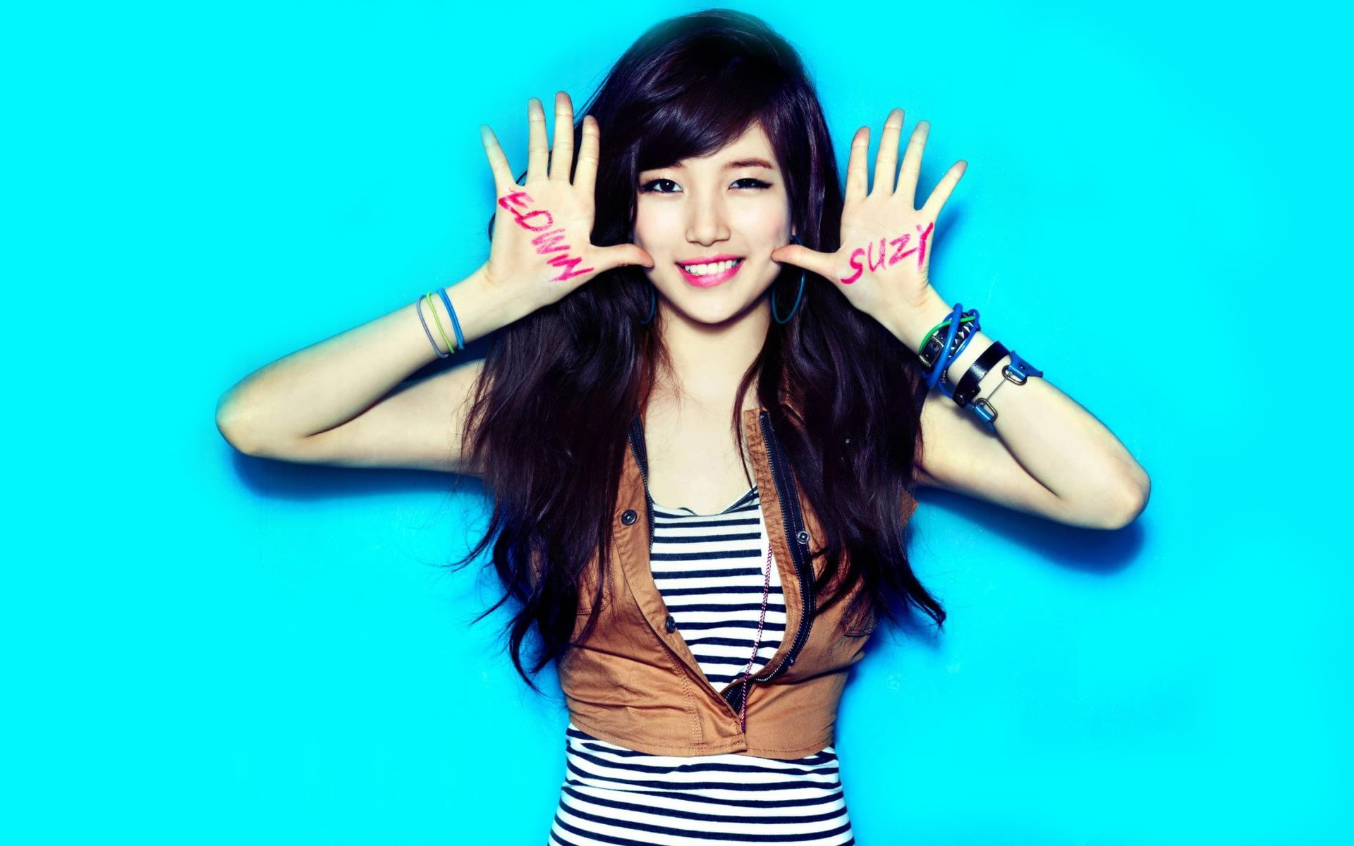 Suzy Korean girls photo HD wallpaper 09 Bae looking at camera 2k