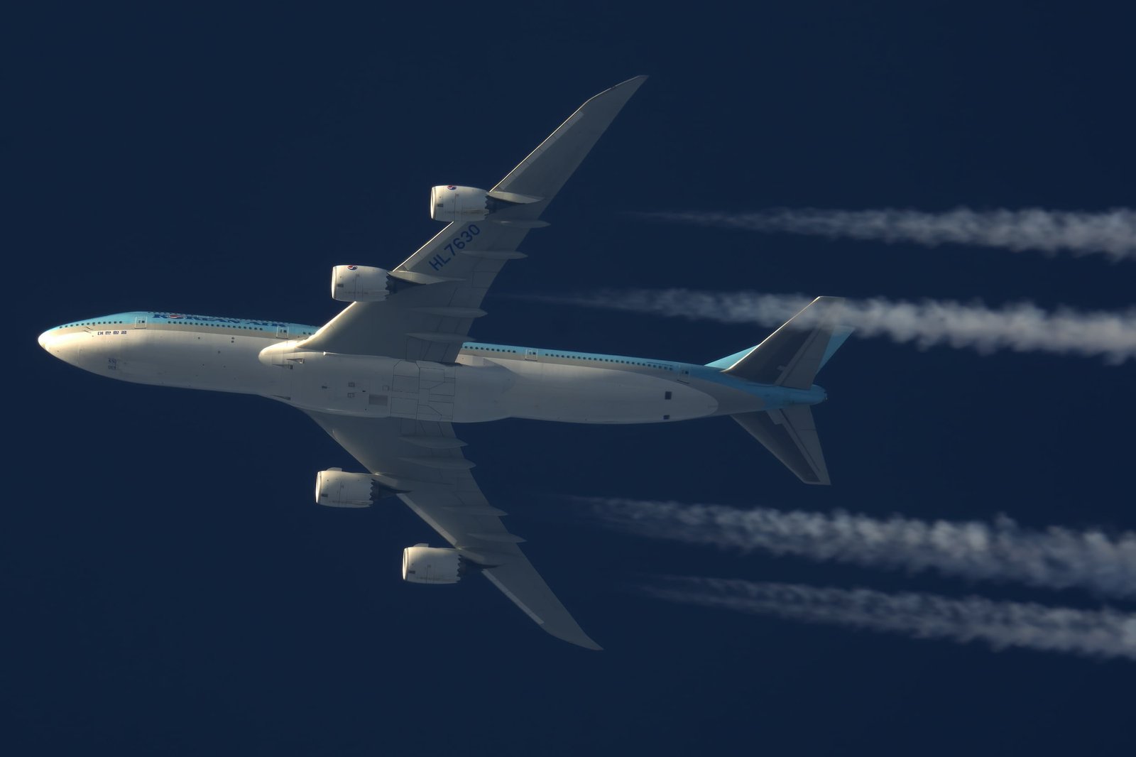 The plane Boeing 8 Intercontinental Airliner 2k